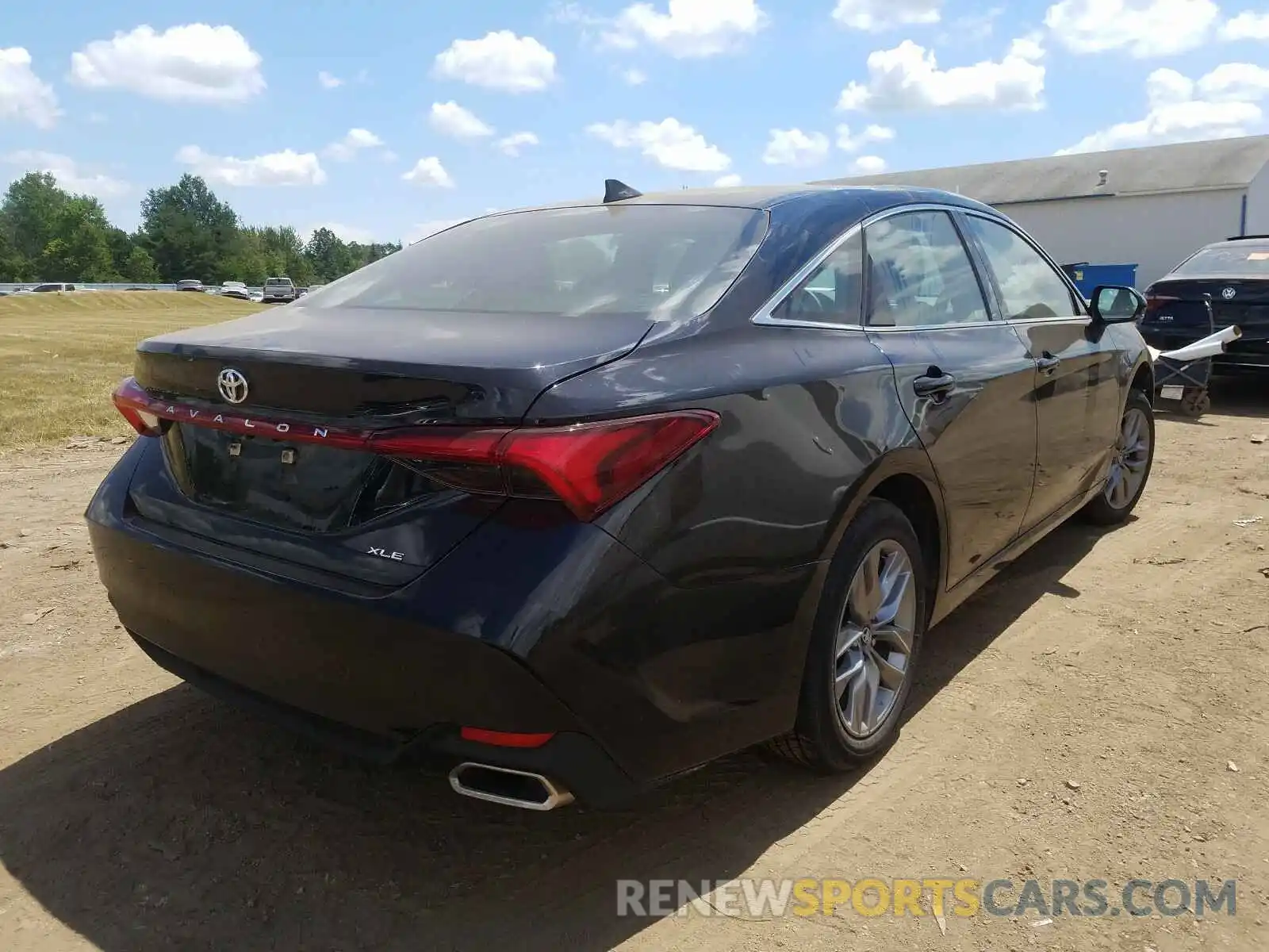 4 Photograph of a damaged car 4T1JZ1FB2LU049587 TOYOTA AVALON 2020