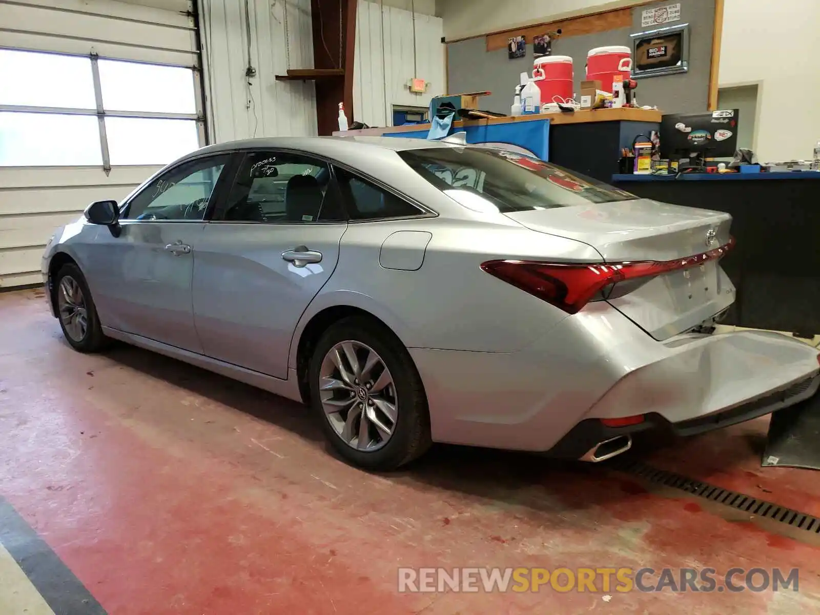 3 Photograph of a damaged car 4T1JZ1FB6LU050015 TOYOTA AVALON 2020