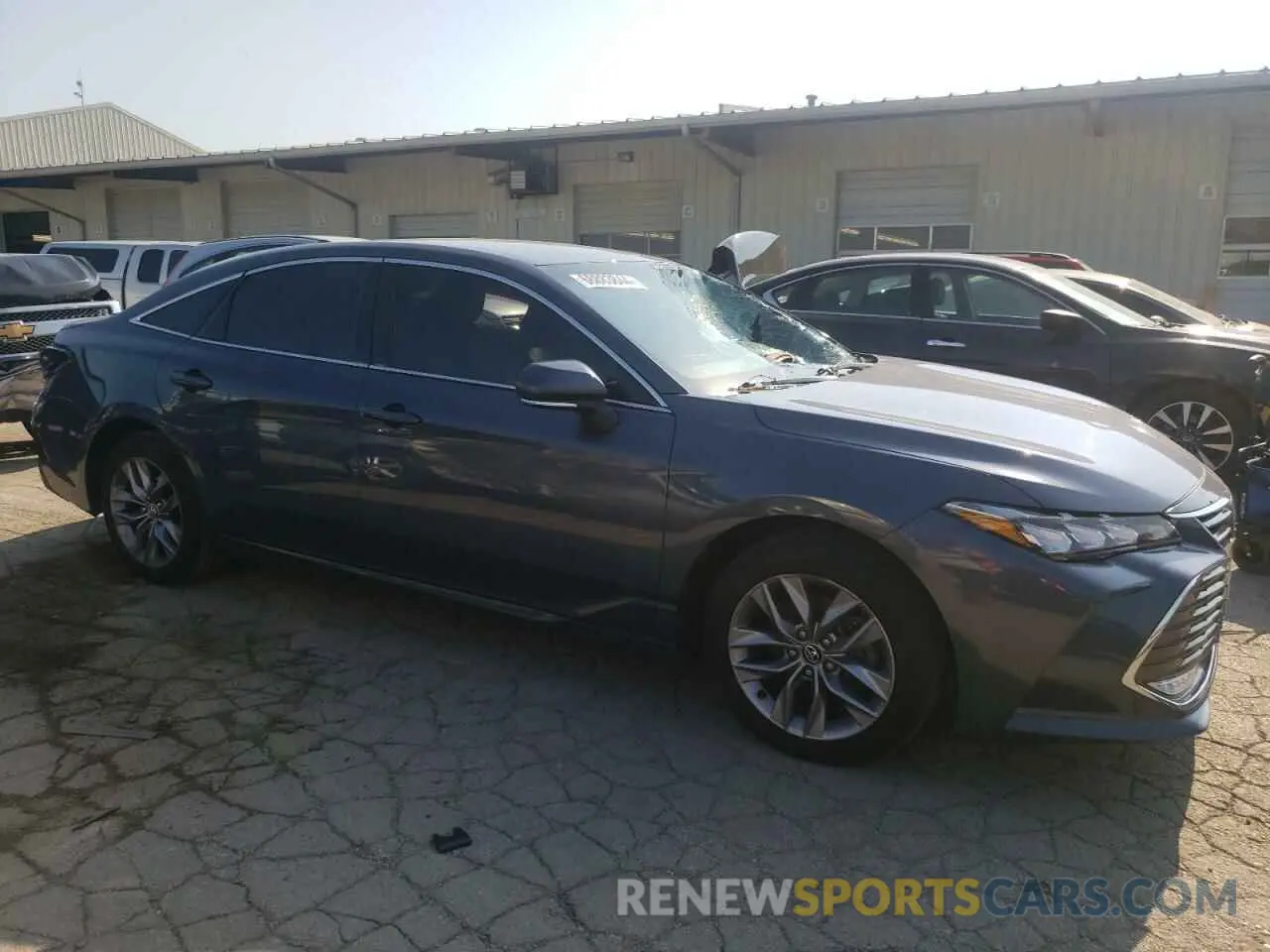 4 Photograph of a damaged car 4T1JZ1FB6LU050306 TOYOTA AVALON 2020