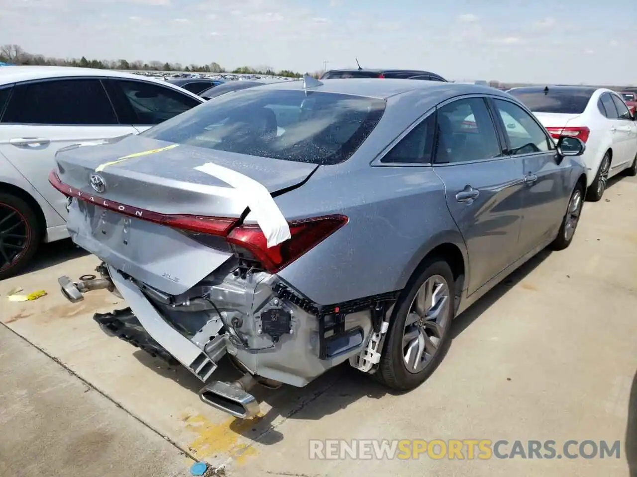 4 Photograph of a damaged car 4T1JZ1FB7LU053313 TOYOTA AVALON 2020