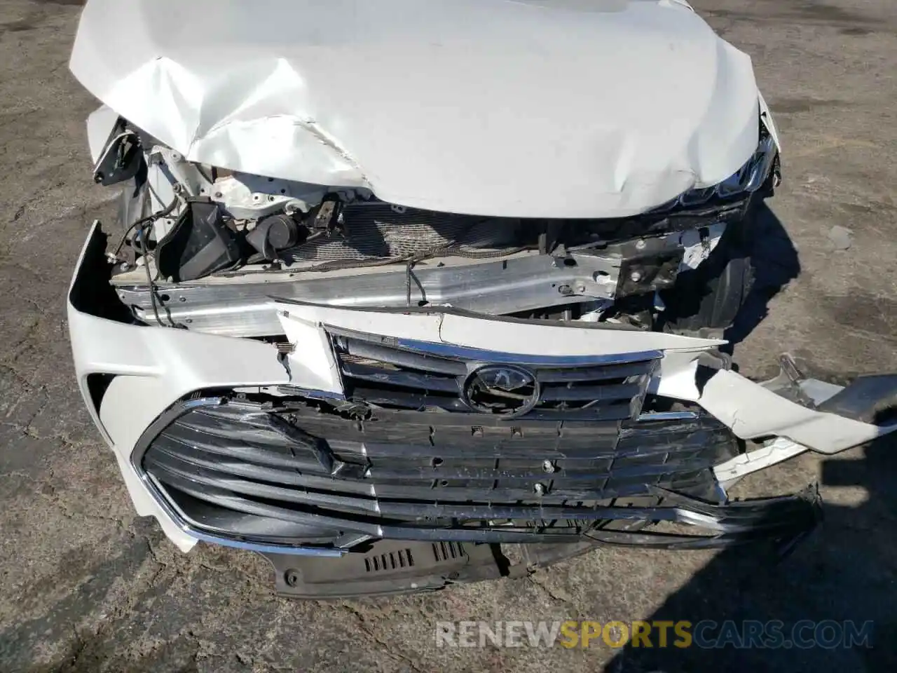 9 Photograph of a damaged car 4T1JZ1FB9LU041762 TOYOTA AVALON 2020