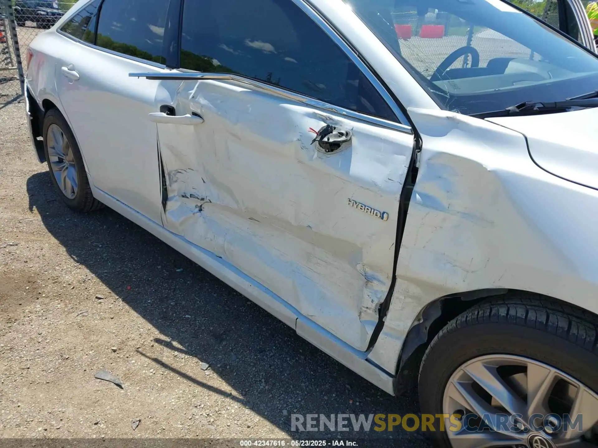 6 Photograph of a damaged car 4T1AA1AB3MU002049 TOYOTA AVALON 2021