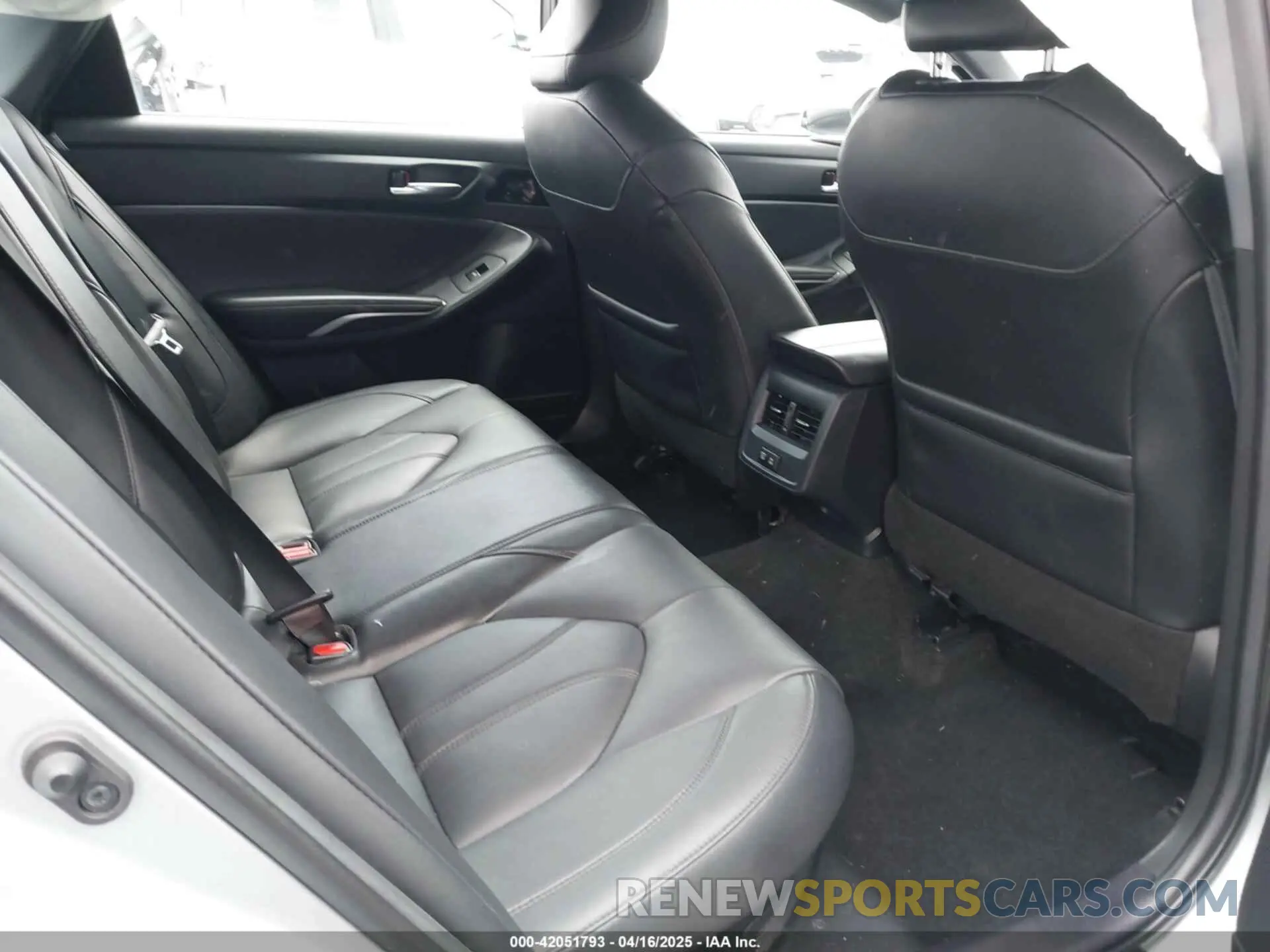 8 Photograph of a damaged car 4T1AA1AB3MU003279 TOYOTA AVALON 2021