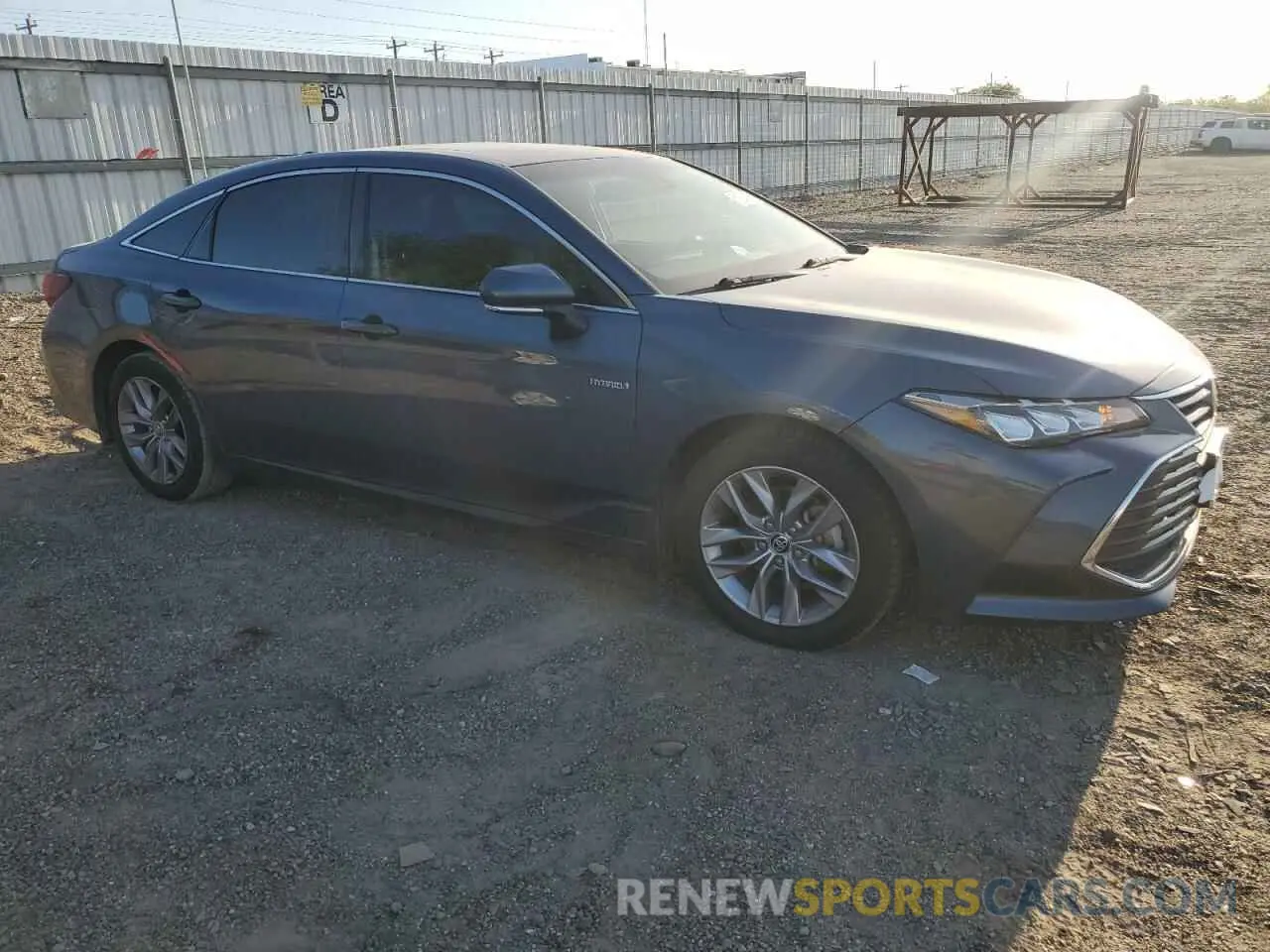 4 Photograph of a damaged car 4T1AA1AB4MU004084 TOYOTA AVALON 2021
