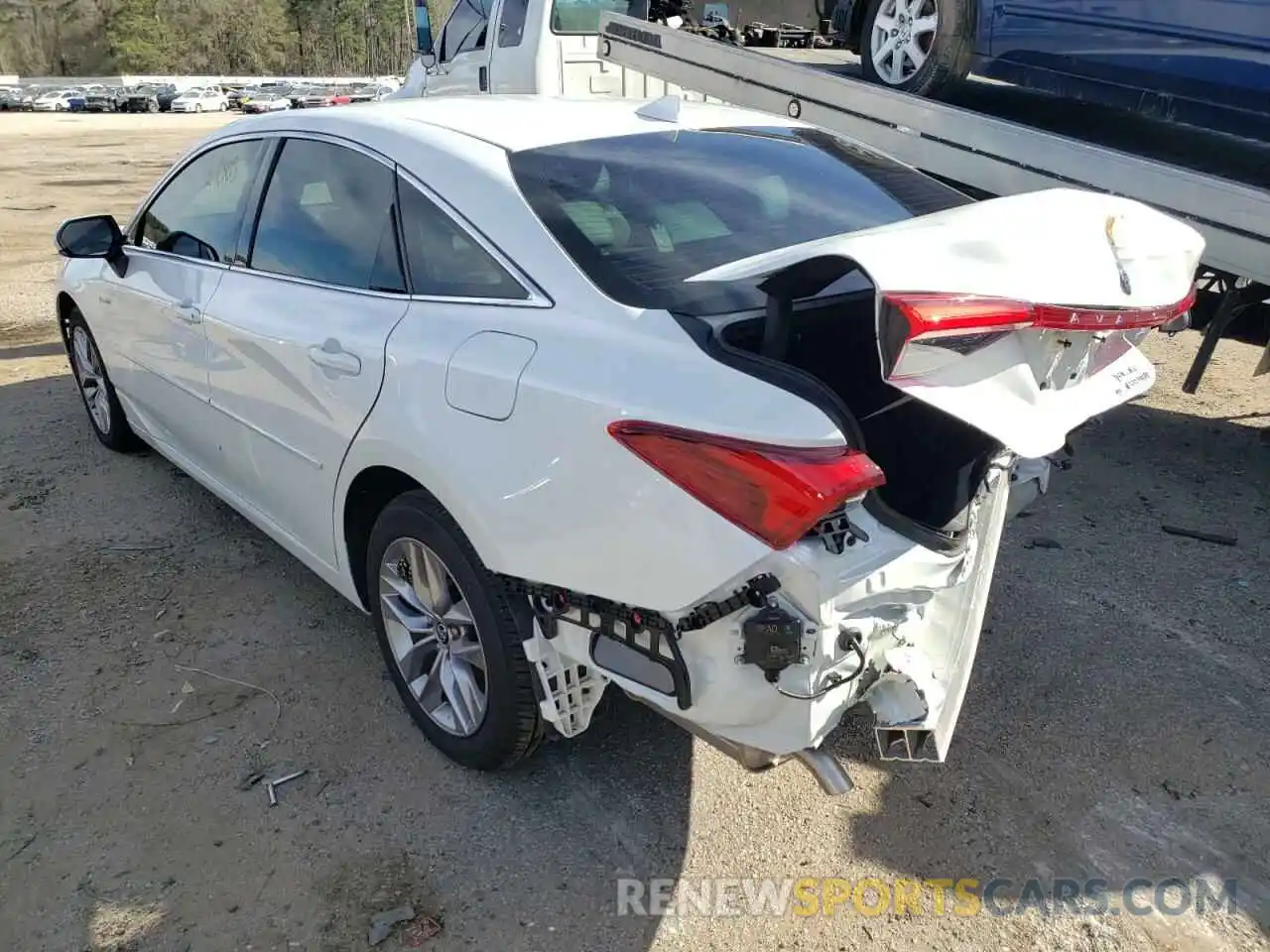 3 Photograph of a damaged car 4T1AA1AB4MU009382 TOYOTA AVALON 2021