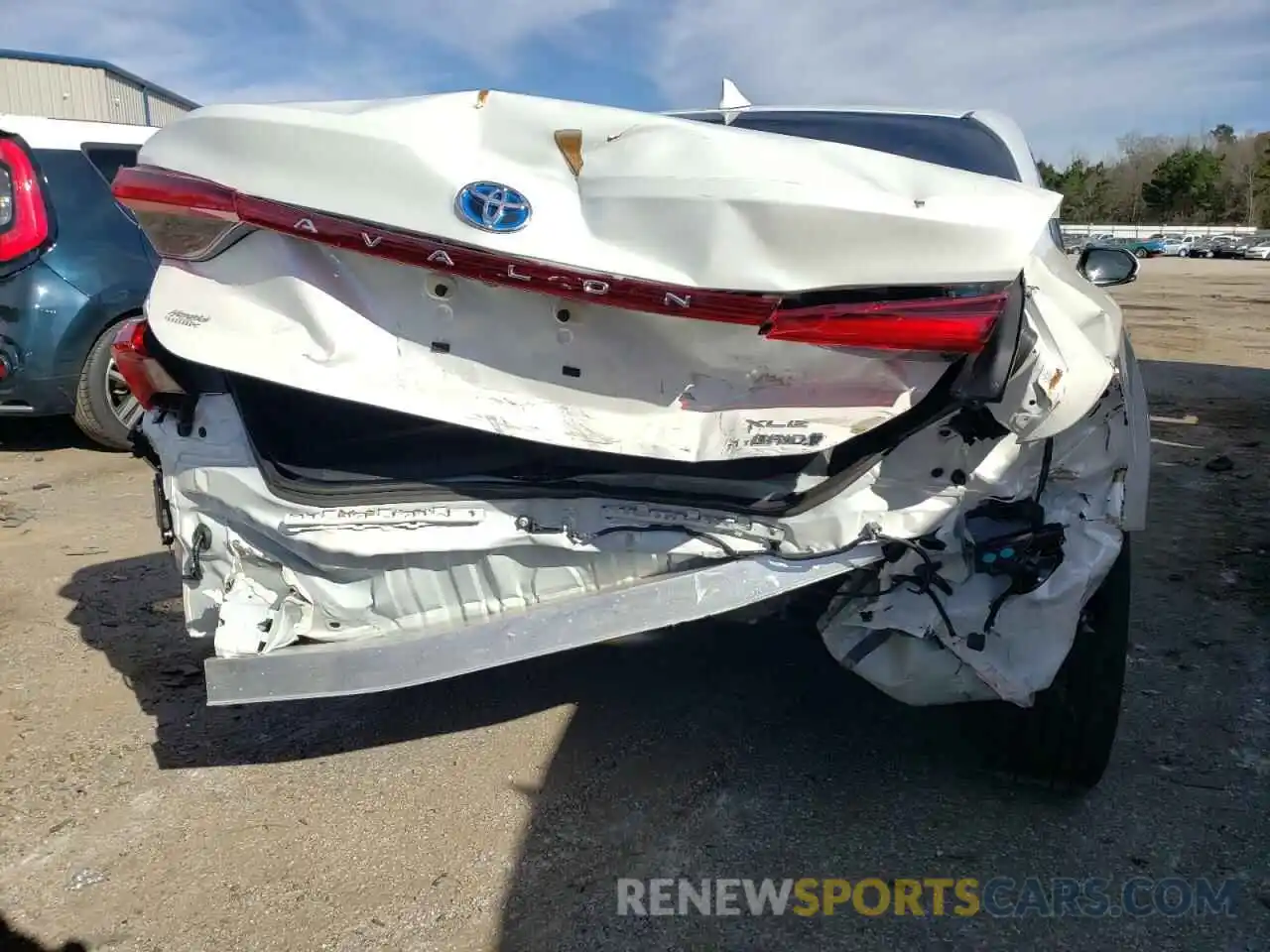 9 Photograph of a damaged car 4T1AA1AB4MU009382 TOYOTA AVALON 2021