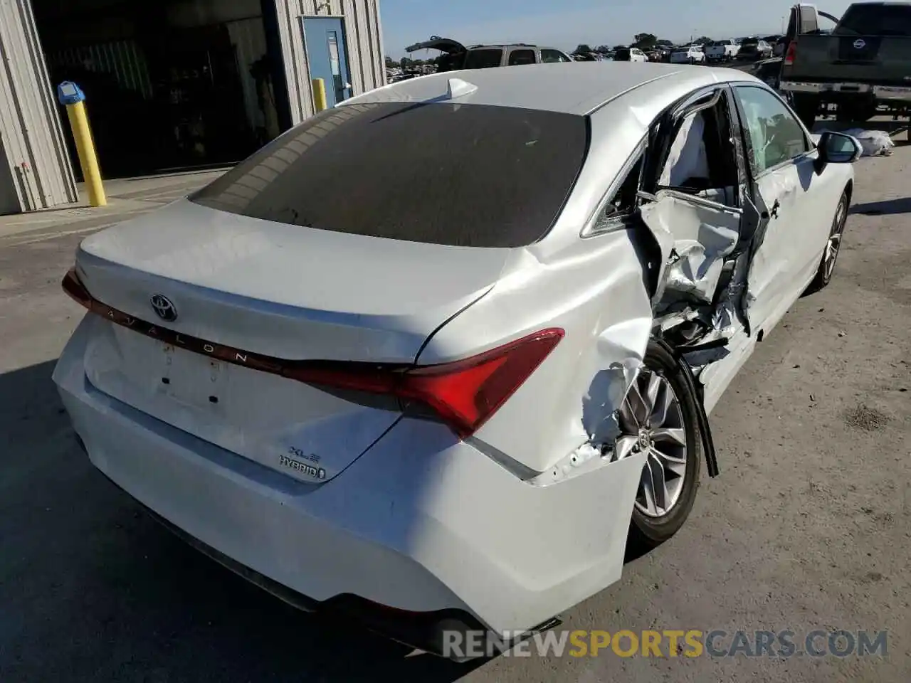 4 Photograph of a damaged car 4T1AA1AB6MU003177 TOYOTA AVALON 2021