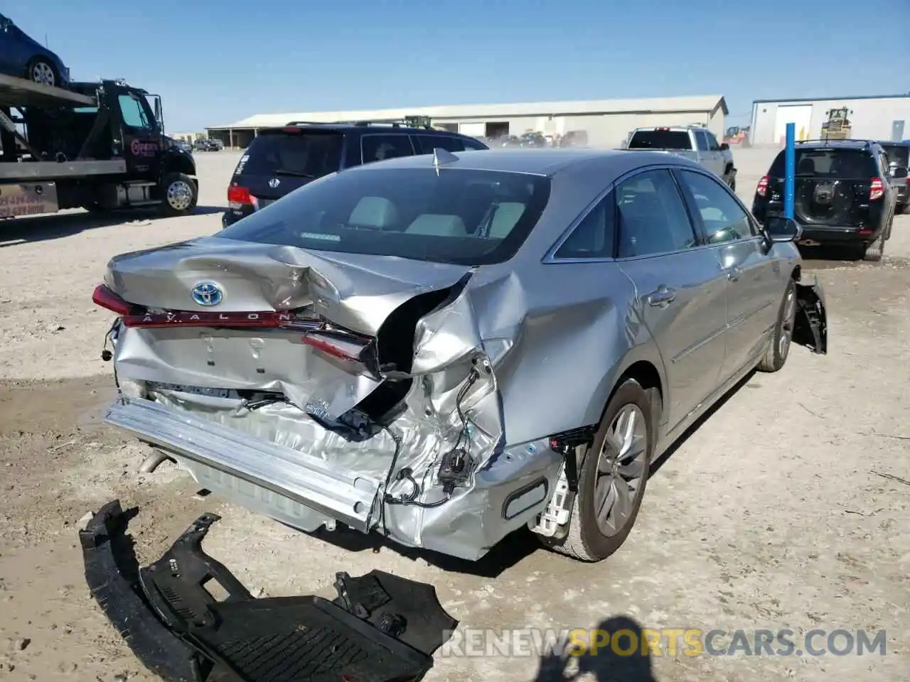 4 Photograph of a damaged car 4T1AA1AB7MU005472 TOYOTA AVALON 2021