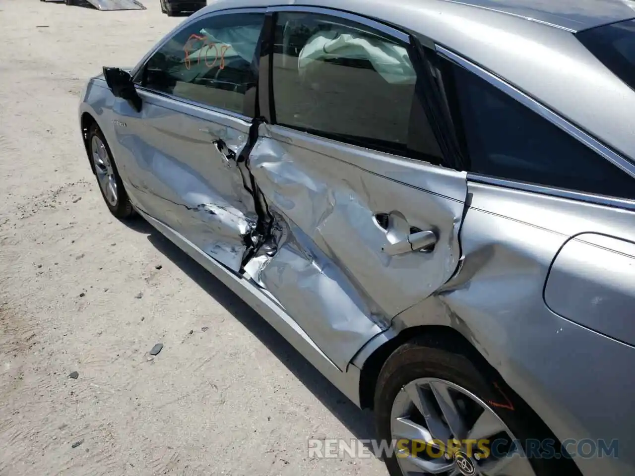 10 Photograph of a damaged car 4T1AA1AB8MU009790 TOYOTA AVALON 2021