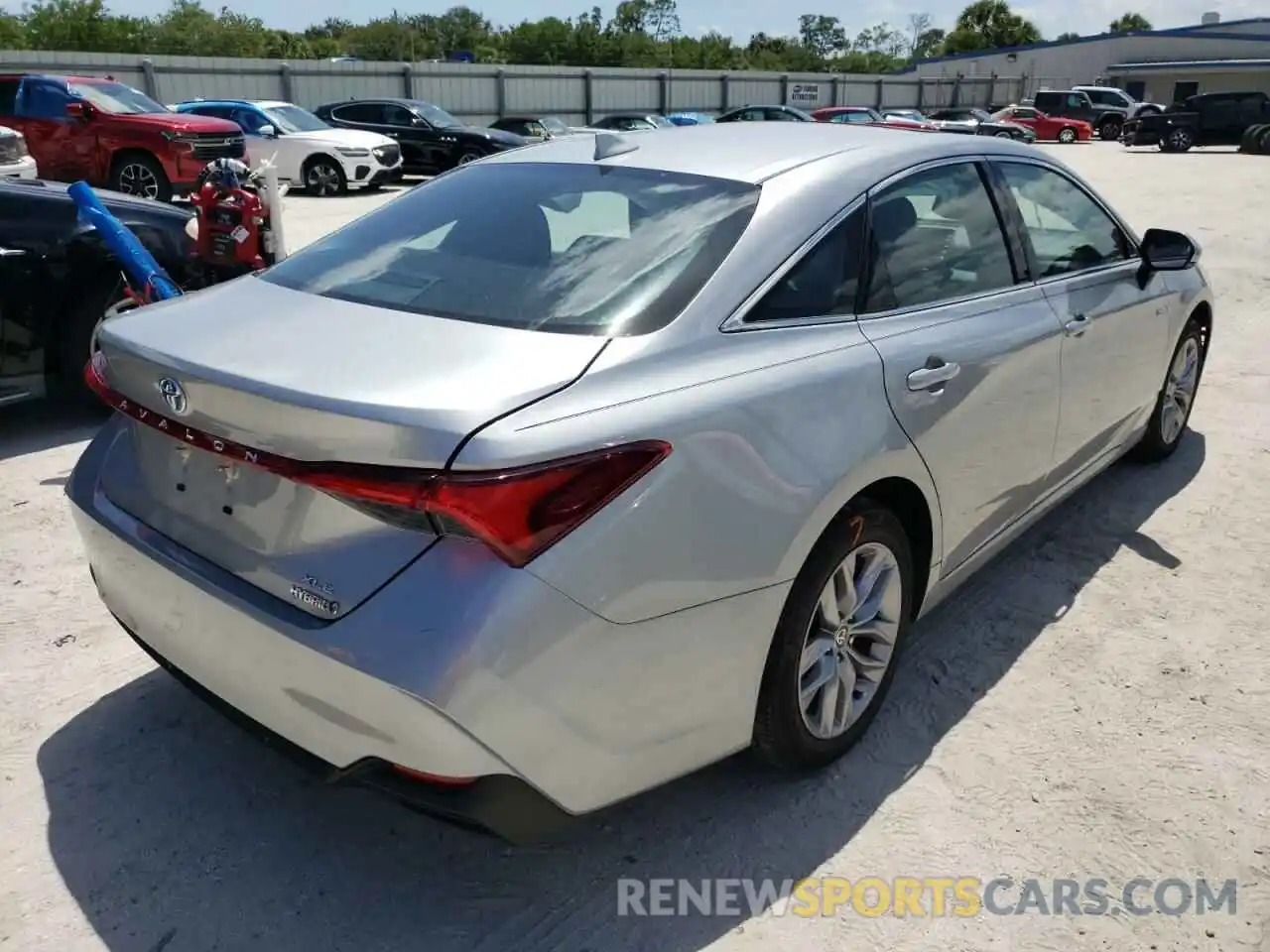 4 Photograph of a damaged car 4T1AA1AB8MU009790 TOYOTA AVALON 2021