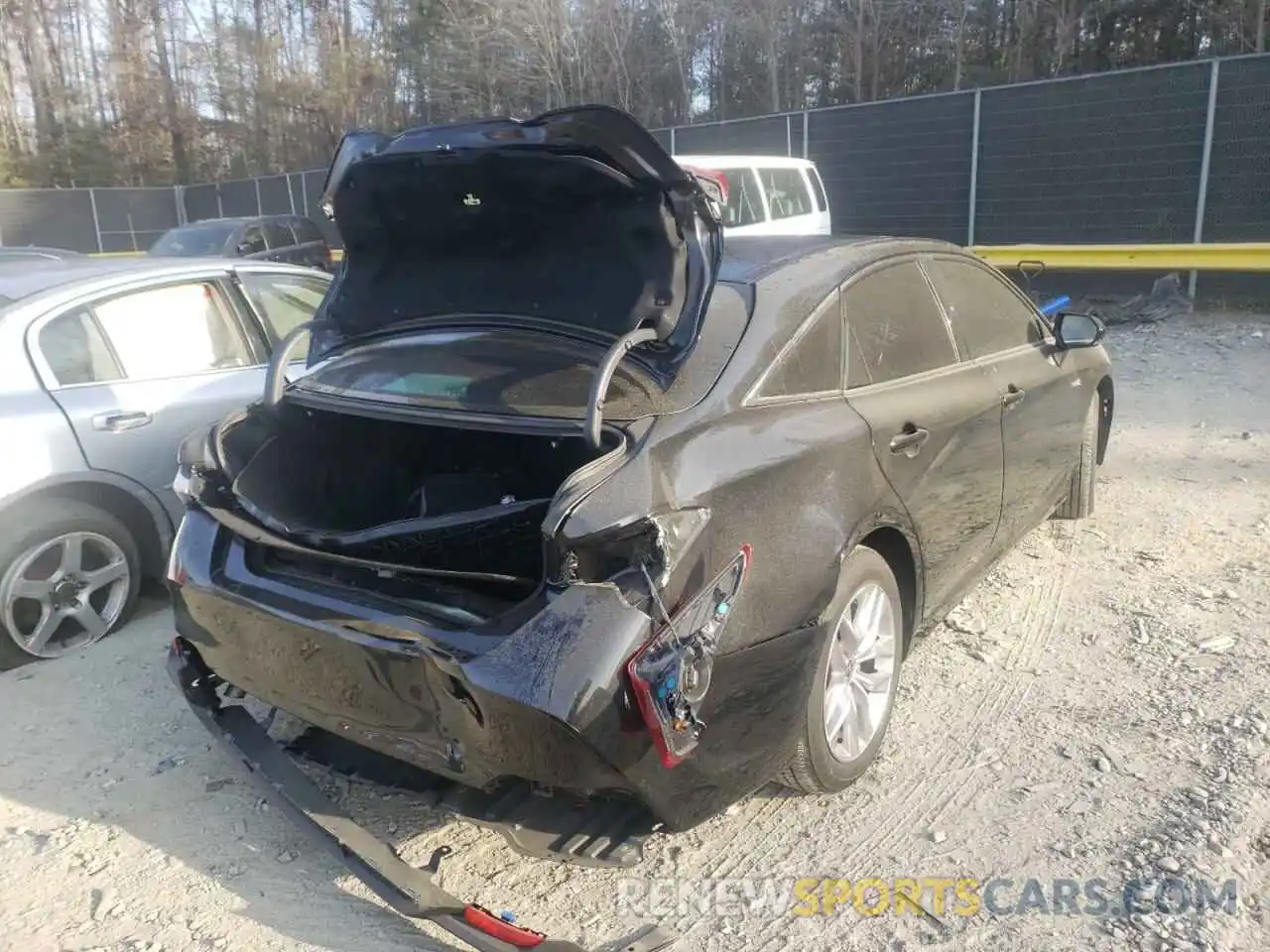 4 Photograph of a damaged car 4T1AA1AB9MU008180 TOYOTA AVALON 2021