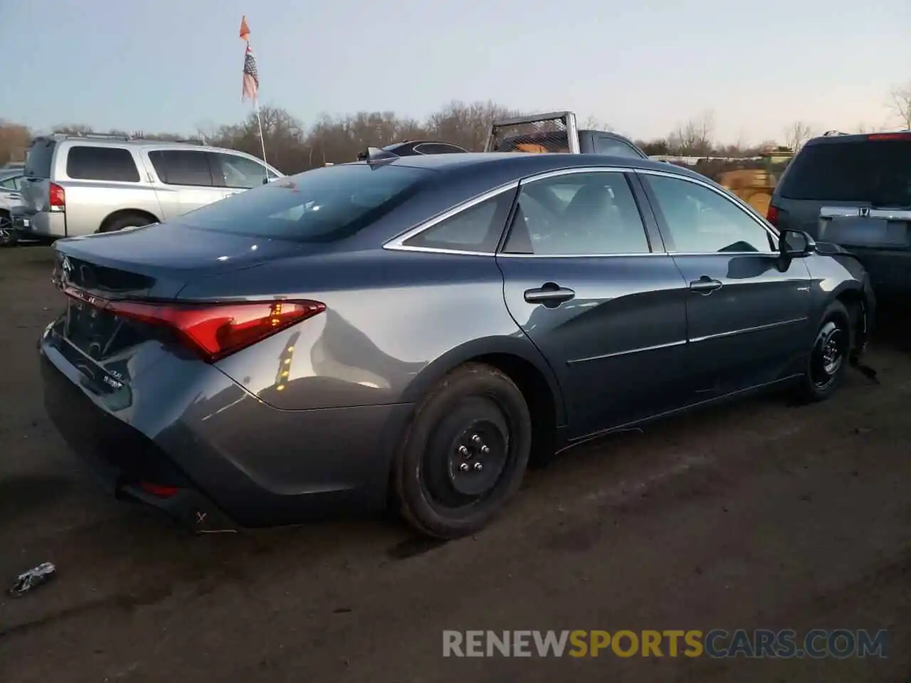 4 Photograph of a damaged car 4T1AA1ABXMU002937 TOYOTA AVALON 2021