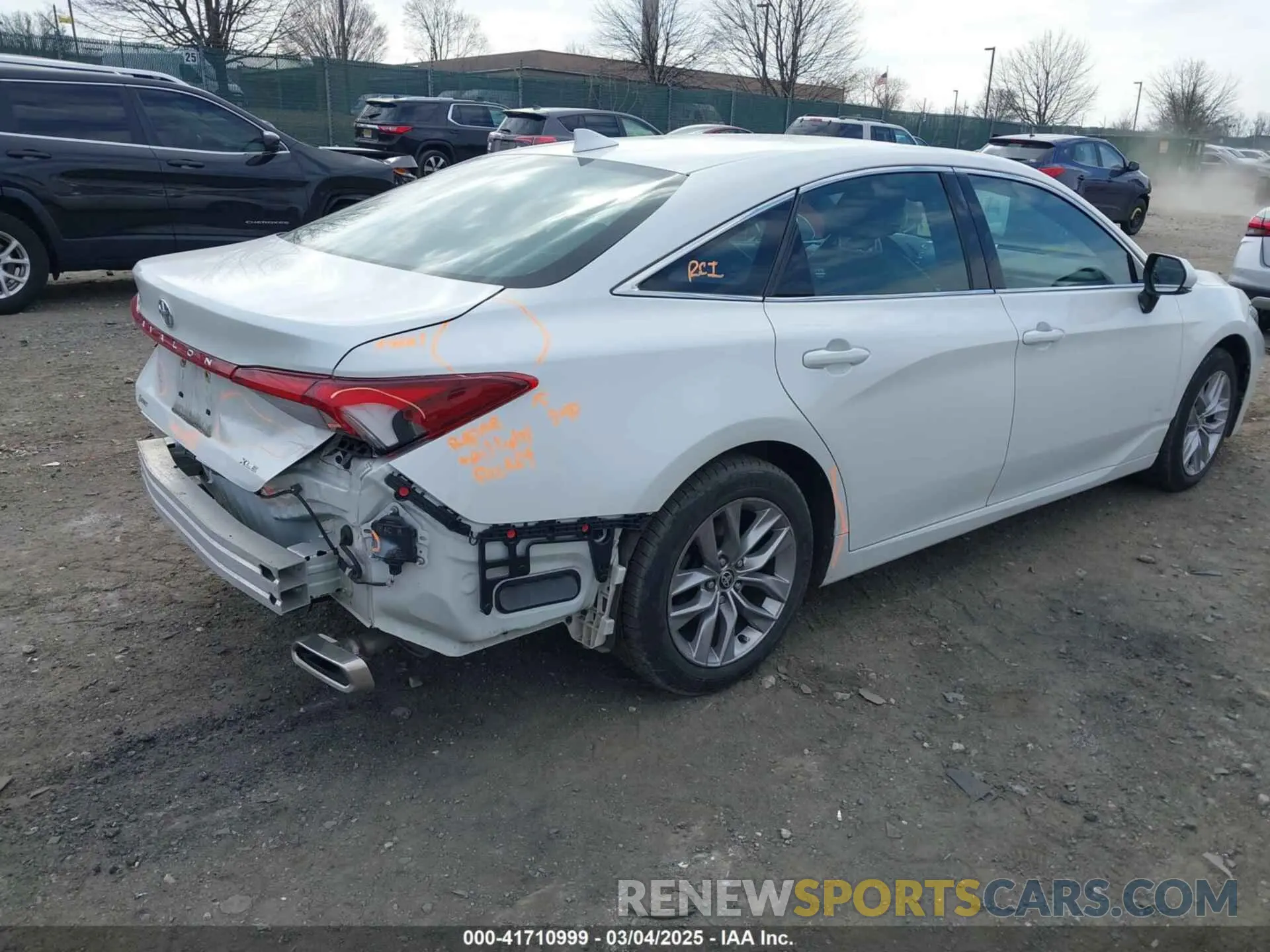 4 Photograph of a damaged car 4T1AZ1FB2MU058100 TOYOTA AVALON 2021