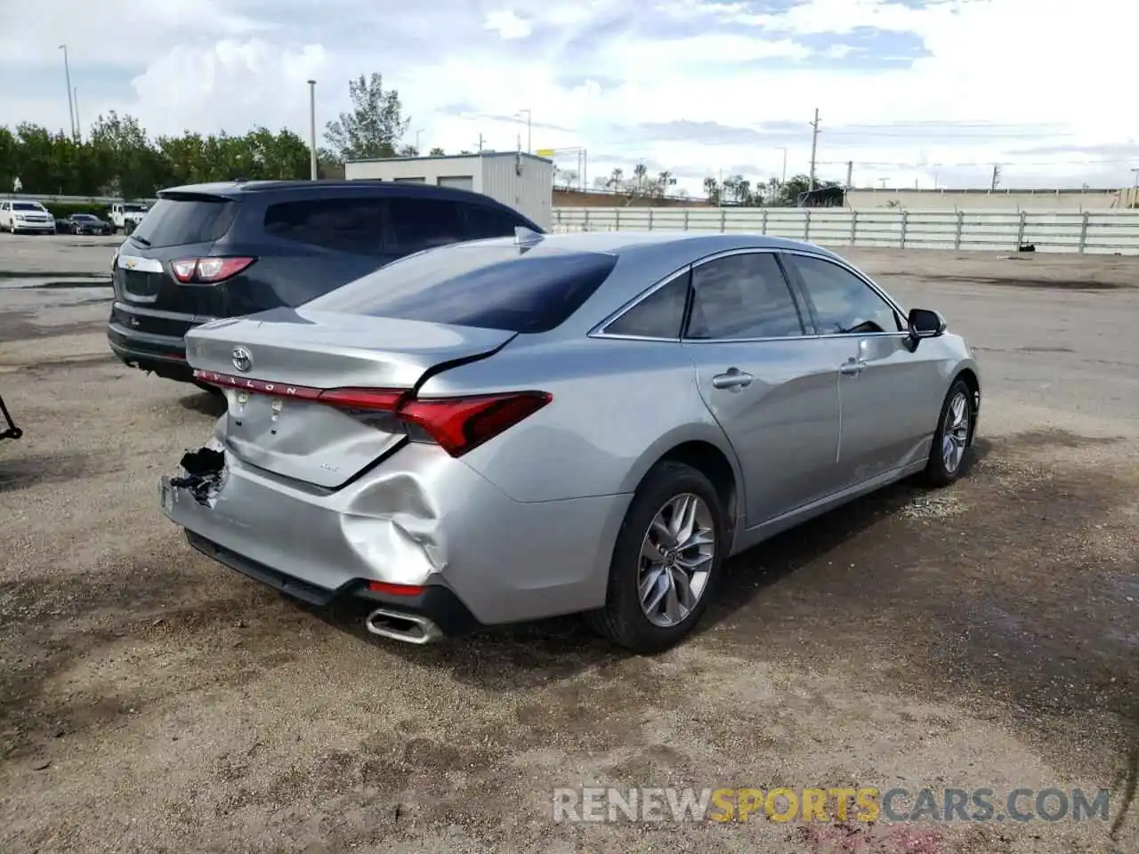 4 Photograph of a damaged car 4T1AZ1FB2MU058808 TOYOTA AVALON 2021