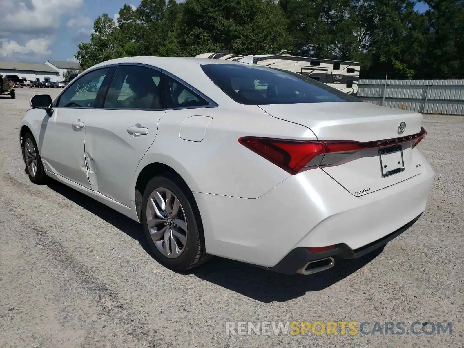 3 Photograph of a damaged car 4T1AZ1FB2MU059179 TOYOTA AVALON 2021