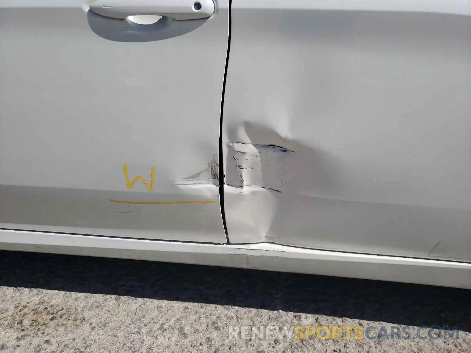 9 Photograph of a damaged car 4T1AZ1FB2MU059179 TOYOTA AVALON 2021