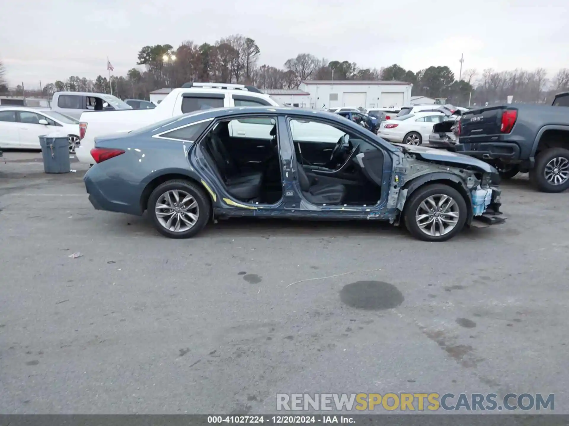 13 Photograph of a damaged car 4T1AZ1FB4MU059653 TOYOTA AVALON 2021