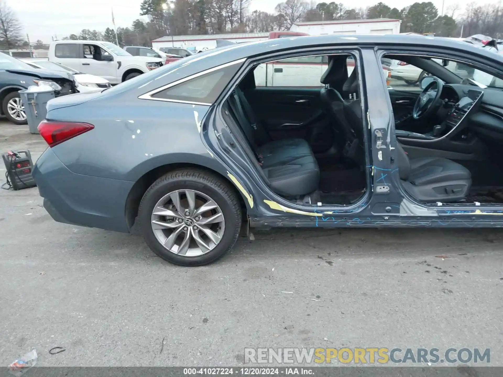 17 Photograph of a damaged car 4T1AZ1FB4MU059653 TOYOTA AVALON 2021