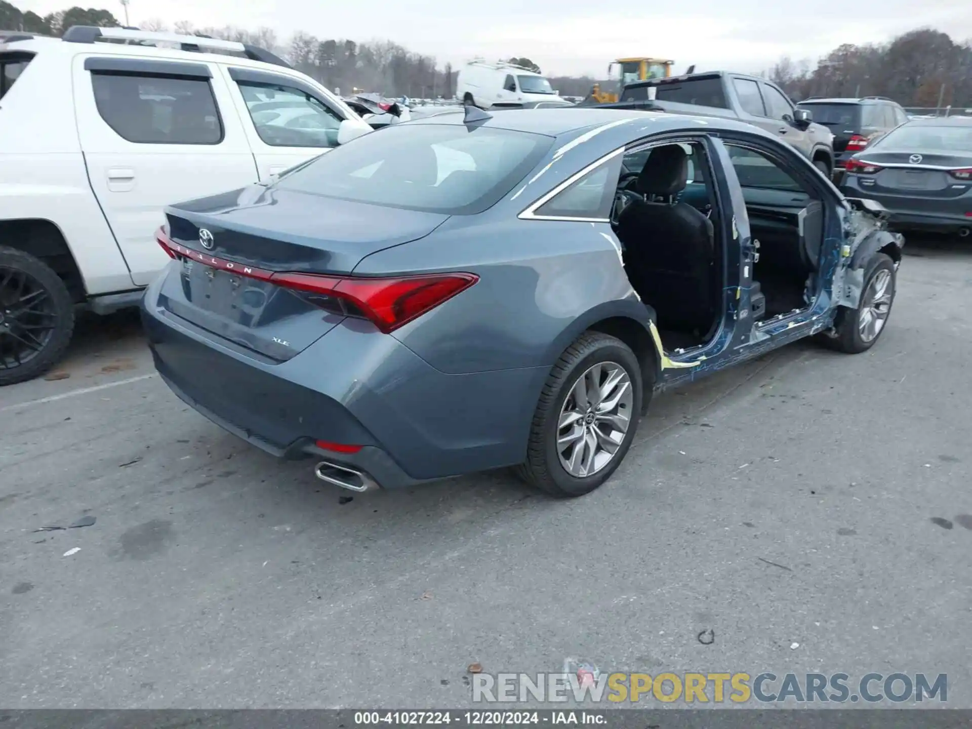 4 Photograph of a damaged car 4T1AZ1FB4MU059653 TOYOTA AVALON 2021