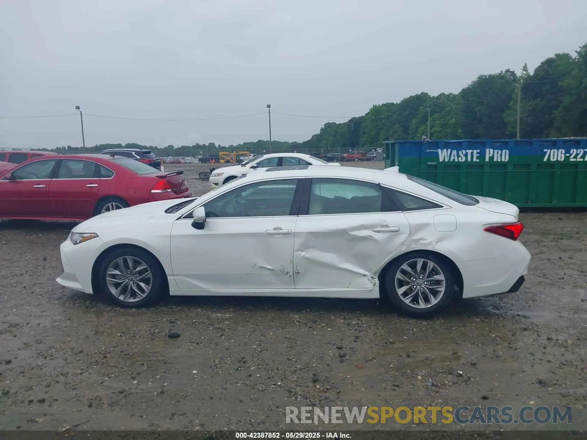14 Photograph of a damaged car 4T1AZ1FB8MU059087 TOYOTA AVALON 2021