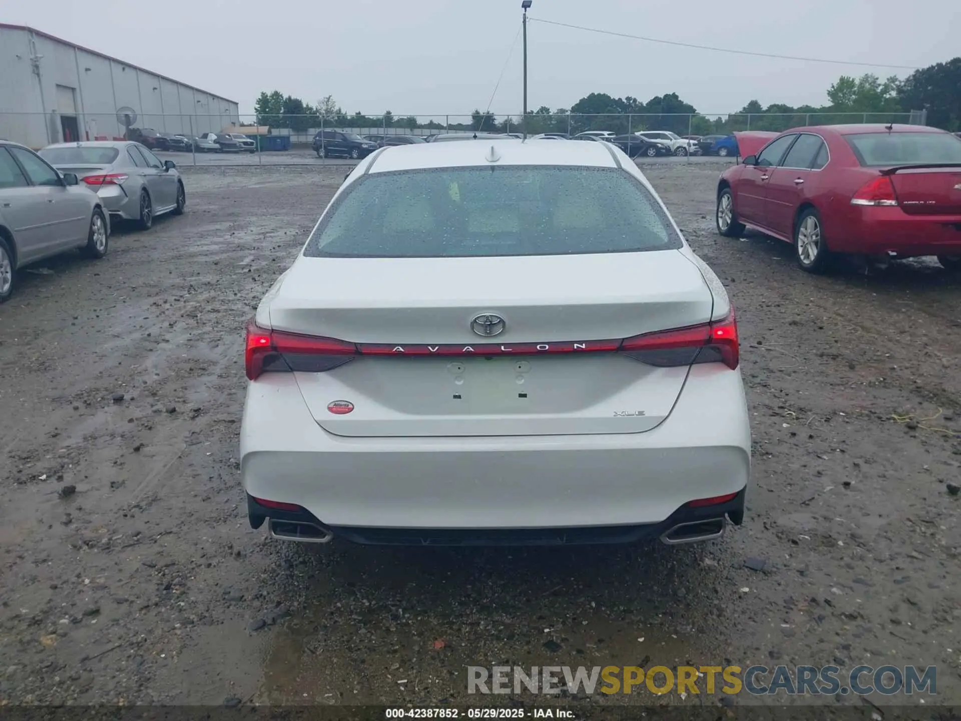 16 Photograph of a damaged car 4T1AZ1FB8MU059087 TOYOTA AVALON 2021