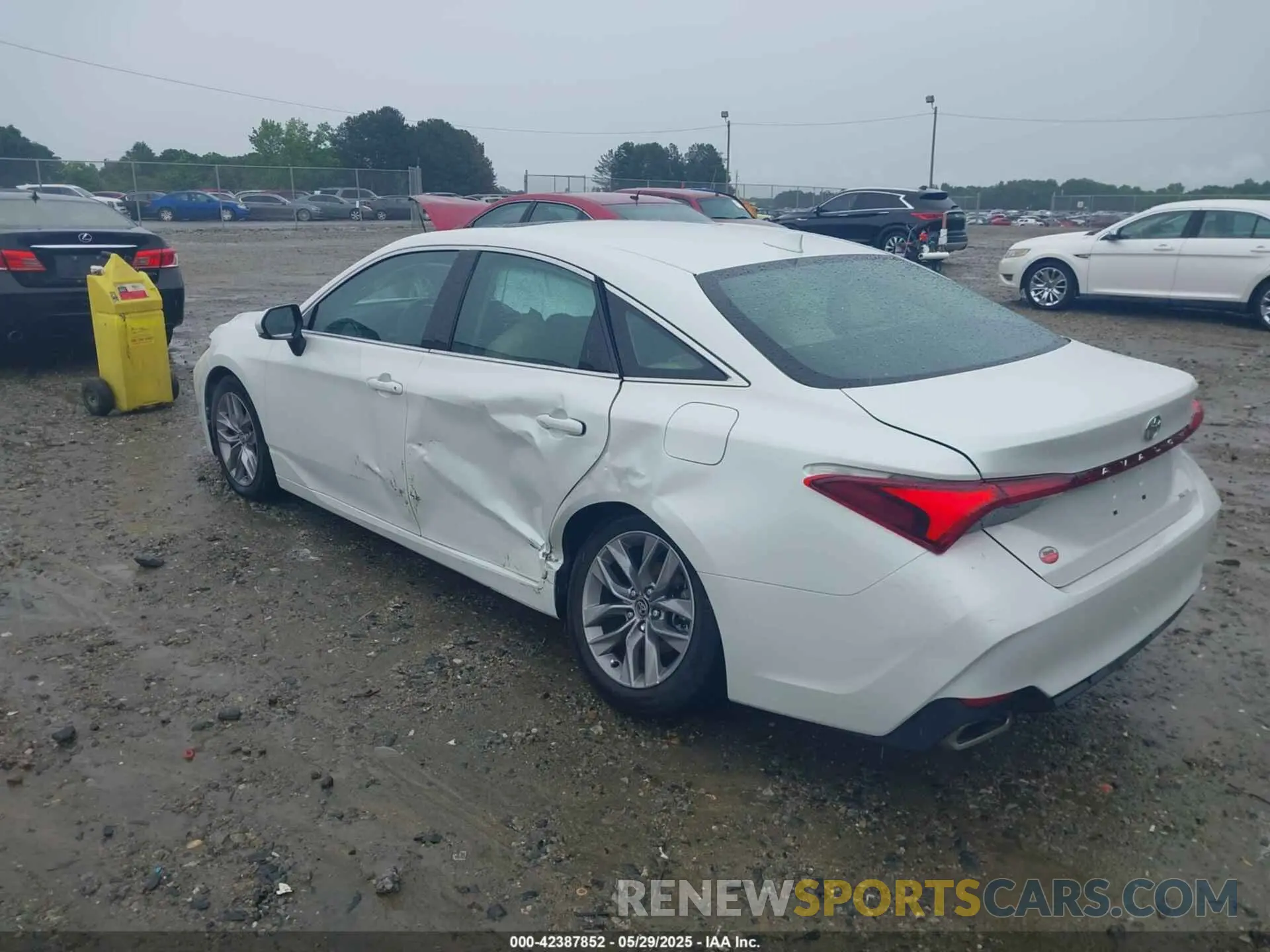 3 Photograph of a damaged car 4T1AZ1FB8MU059087 TOYOTA AVALON 2021