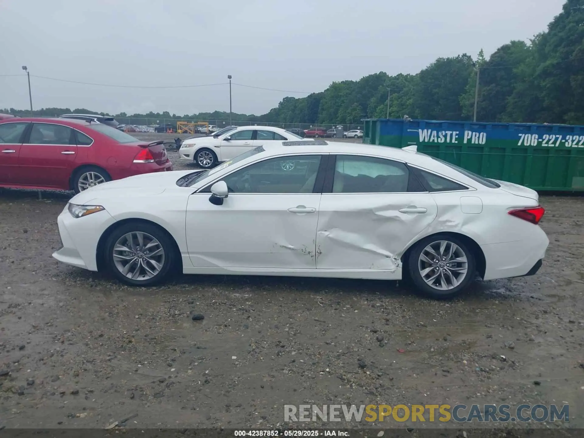 6 Photograph of a damaged car 4T1AZ1FB8MU059087 TOYOTA AVALON 2021