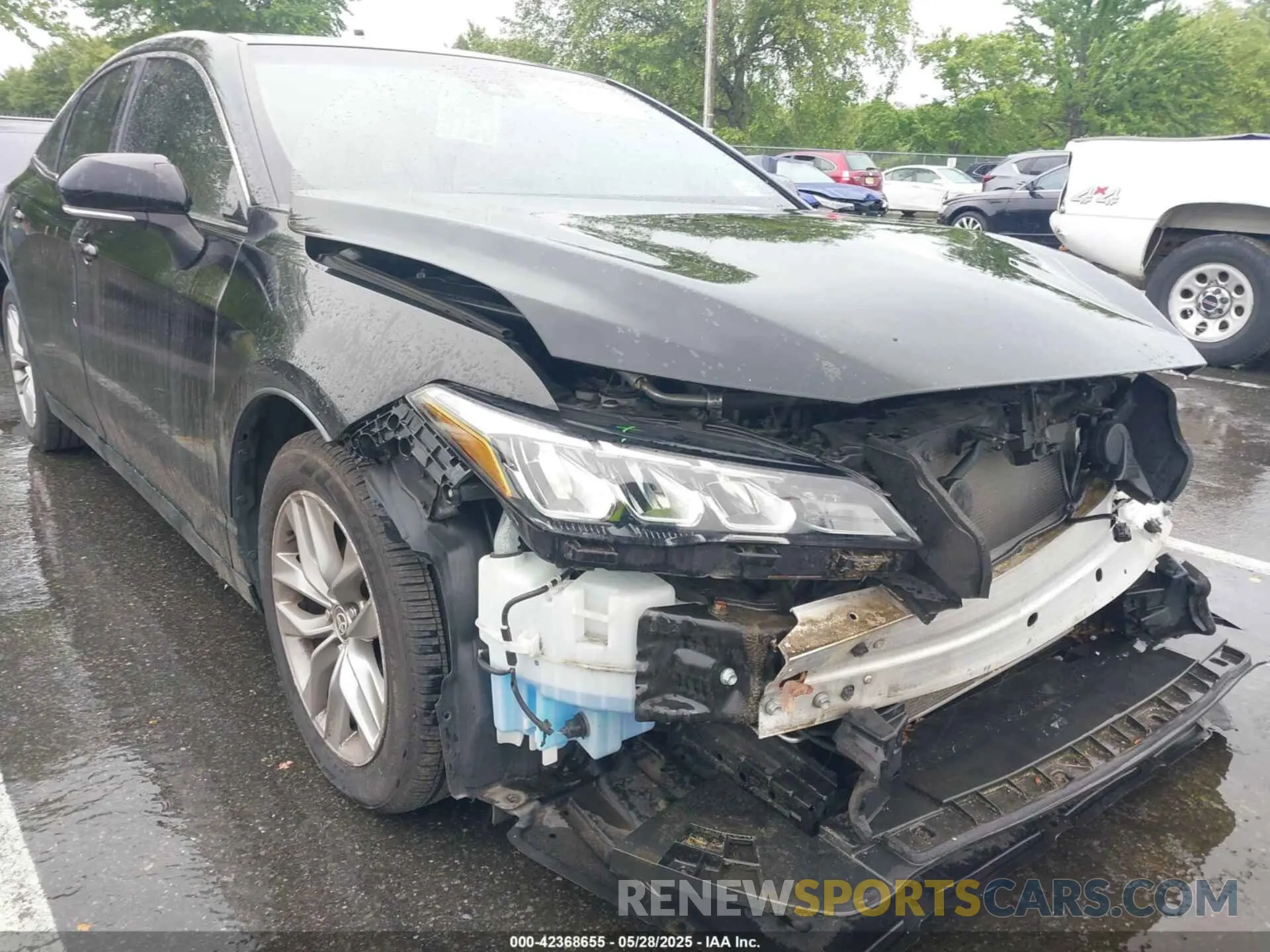 18 Photograph of a damaged car 4T1AZ1FB8MU059364 TOYOTA AVALON 2021