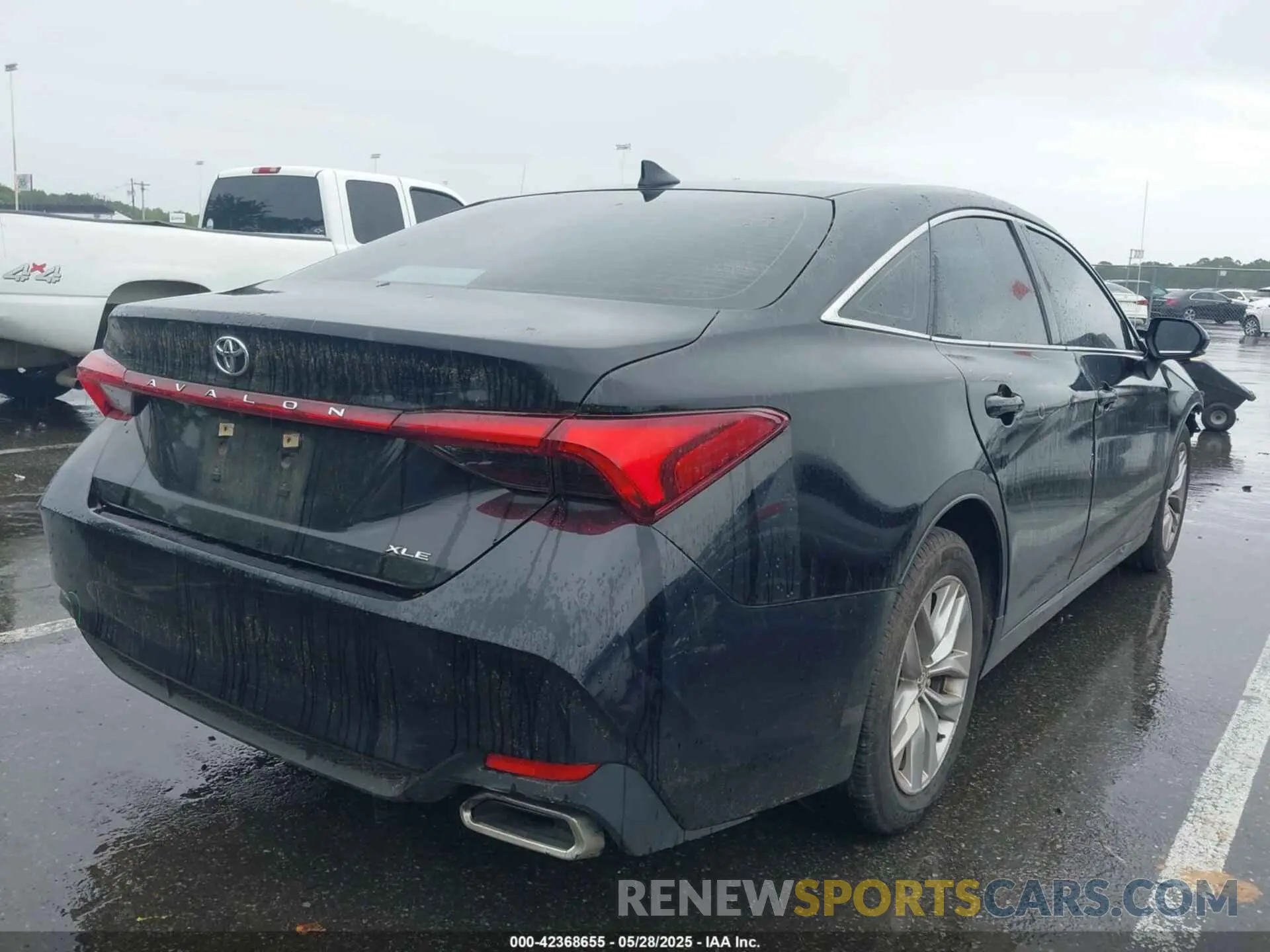 4 Photograph of a damaged car 4T1AZ1FB8MU059364 TOYOTA AVALON 2021