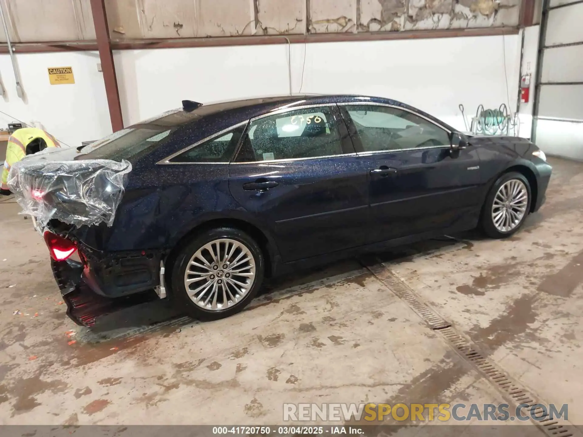 4 Photograph of a damaged car 4T1DA1AB1MU005206 TOYOTA AVALON 2021