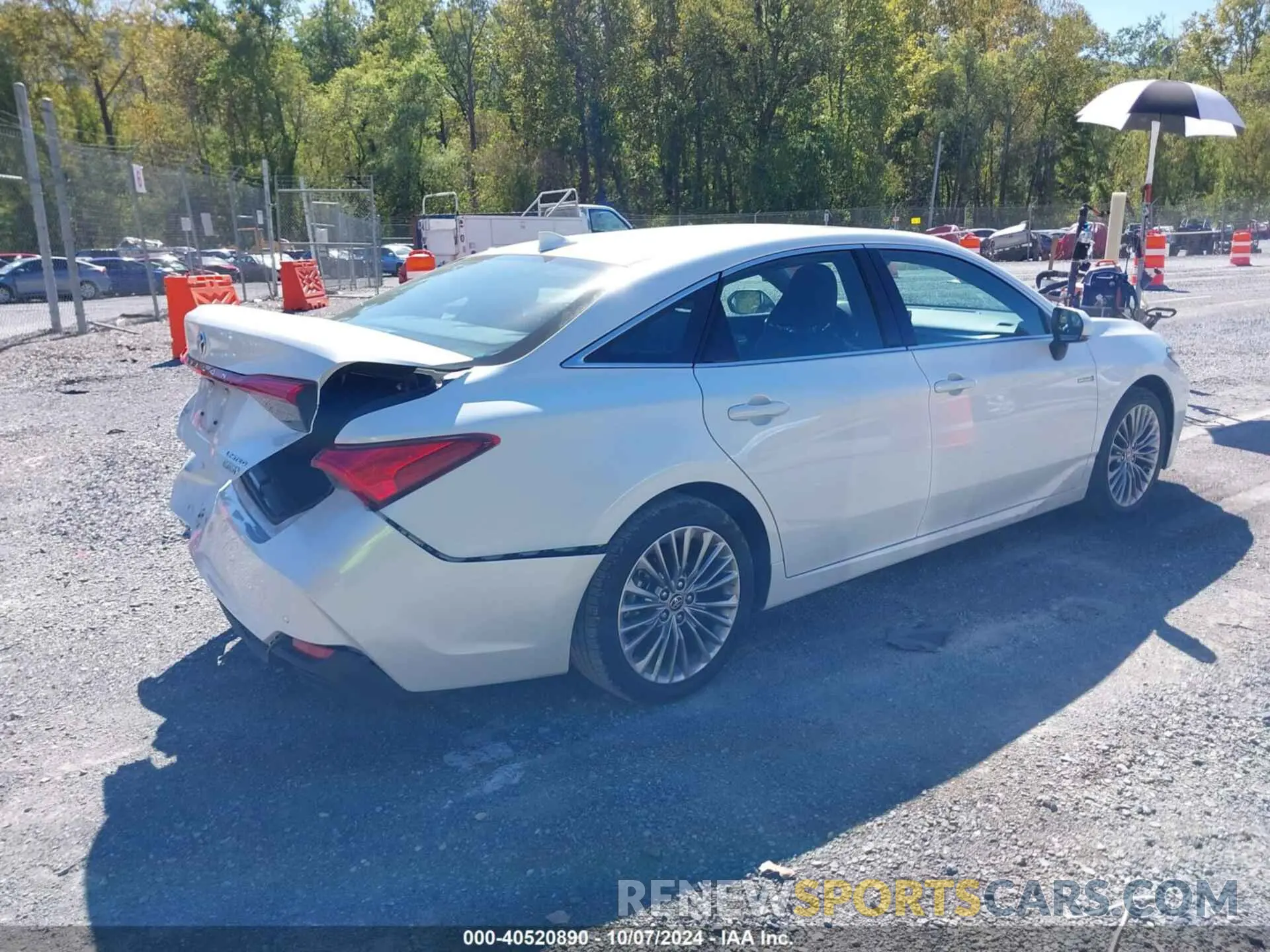4 Photograph of a damaged car 4T1DA1AB1MU006842 TOYOTA AVALON 2021