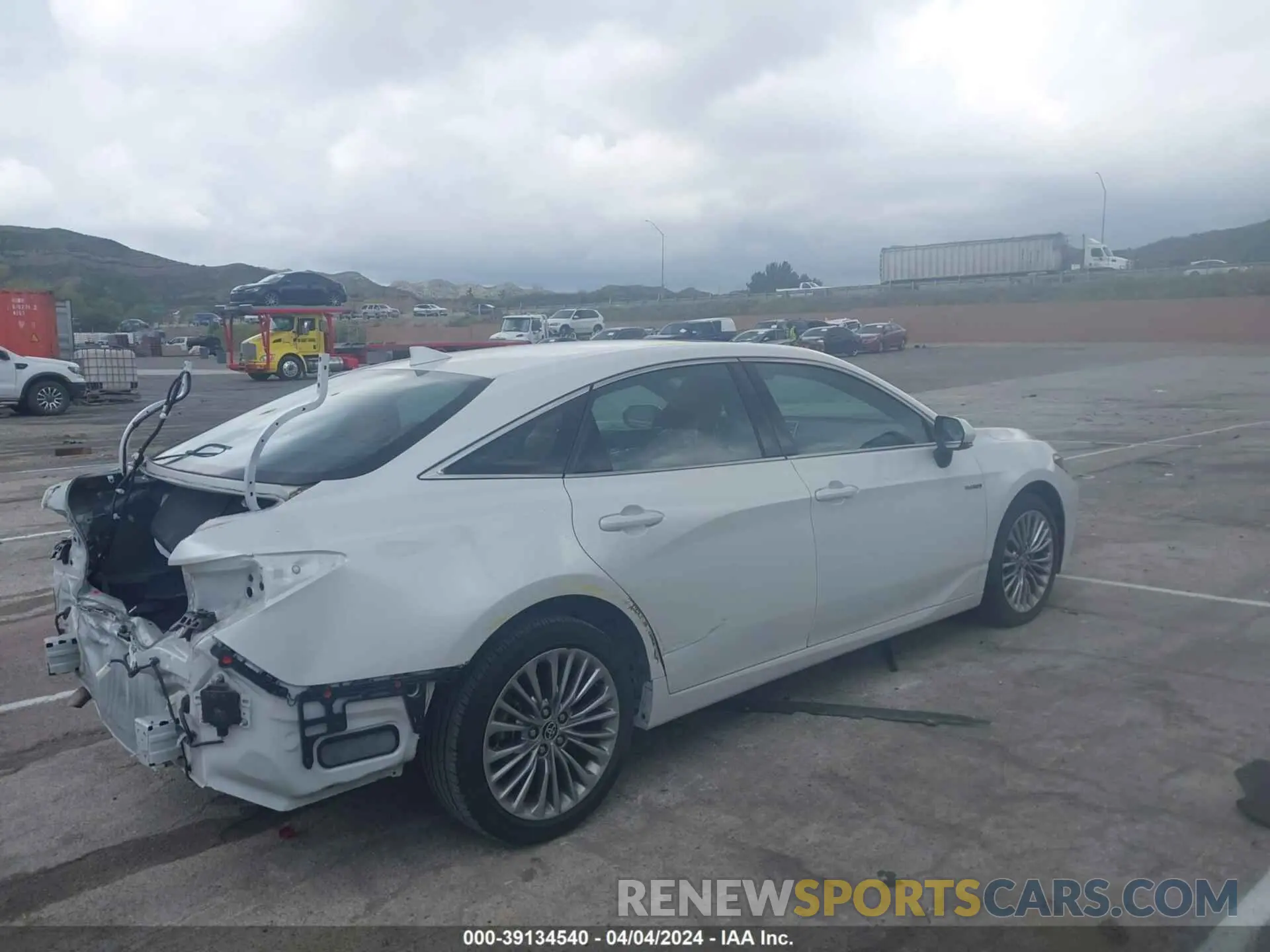 4 Photograph of a damaged car 4T1DA1AB1MU010700 TOYOTA AVALON 2021