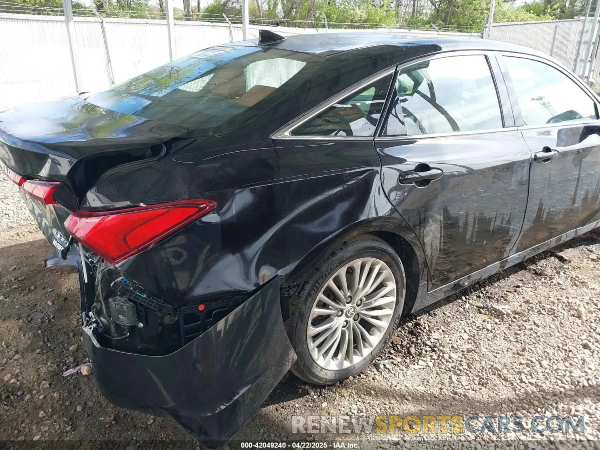 4 Photograph of a damaged car 4T1DA1AB3MU002016 TOYOTA AVALON 2021