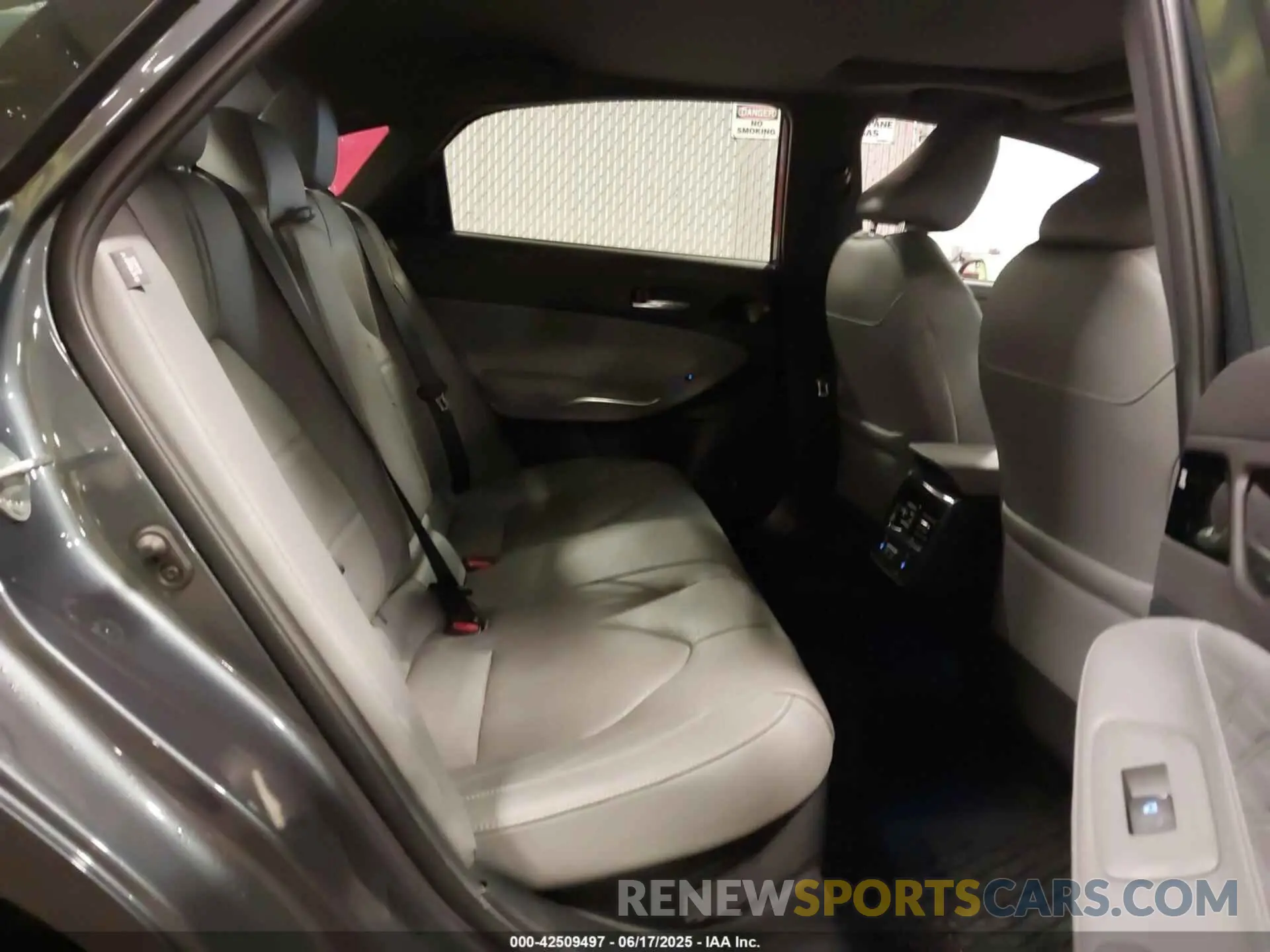 8 Photograph of a damaged car 4T1DA1AB5MU010456 TOYOTA AVALON 2021