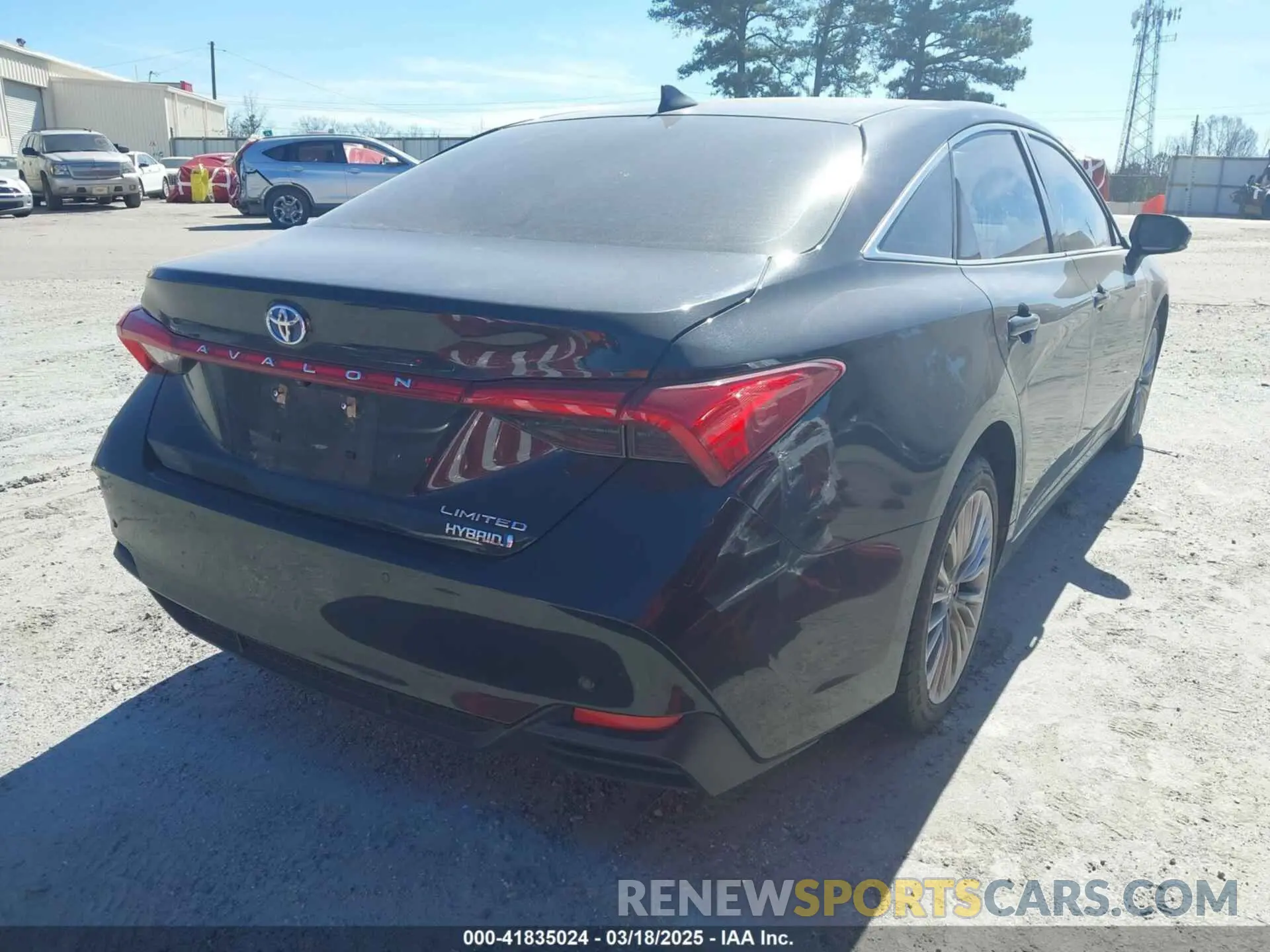 4 Photograph of a damaged car 4T1DA1AB7MU009924 TOYOTA AVALON 2021