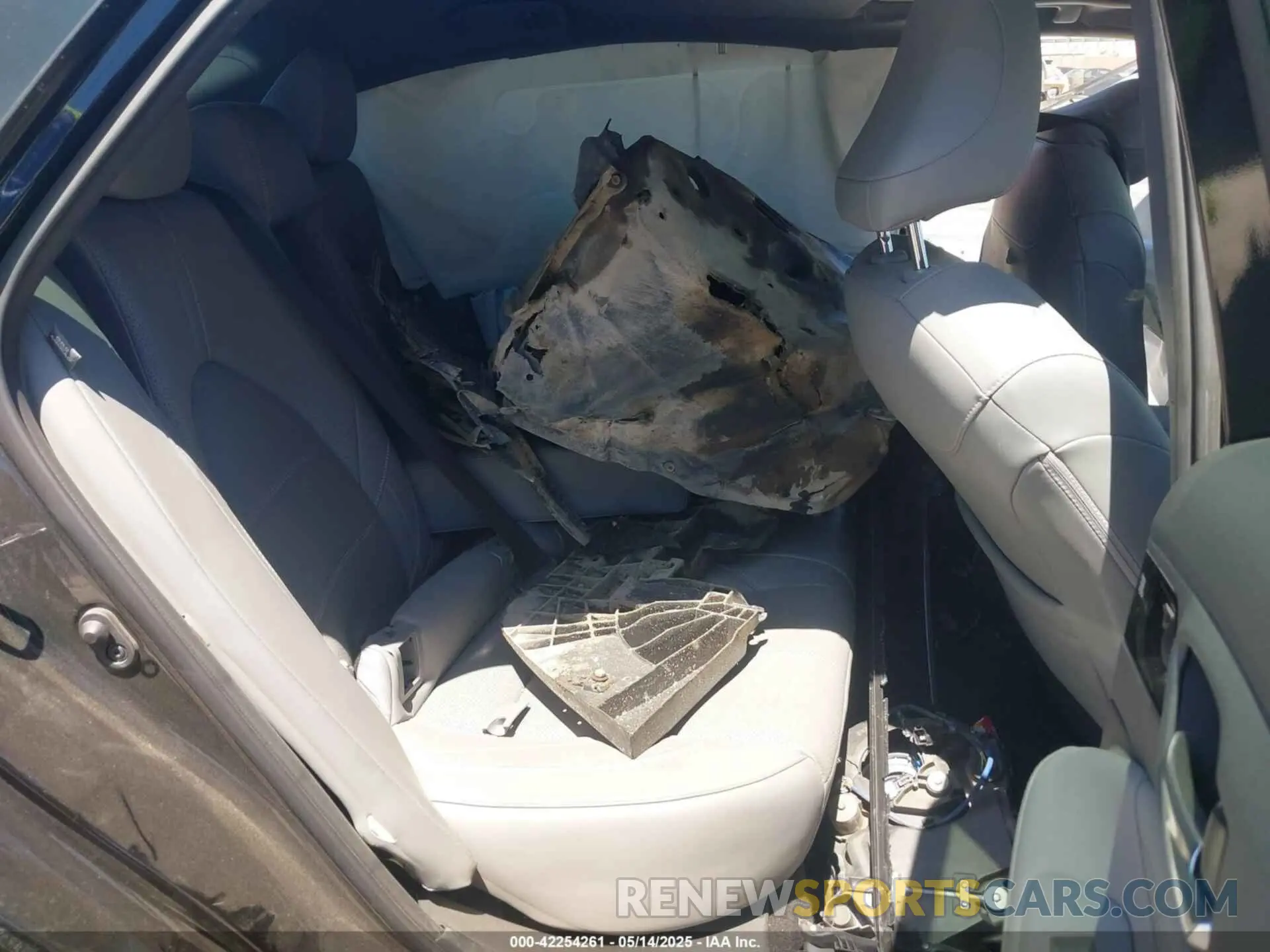 8 Photograph of a damaged car 4T1DZ1FB2MU065948 TOYOTA AVALON 2021