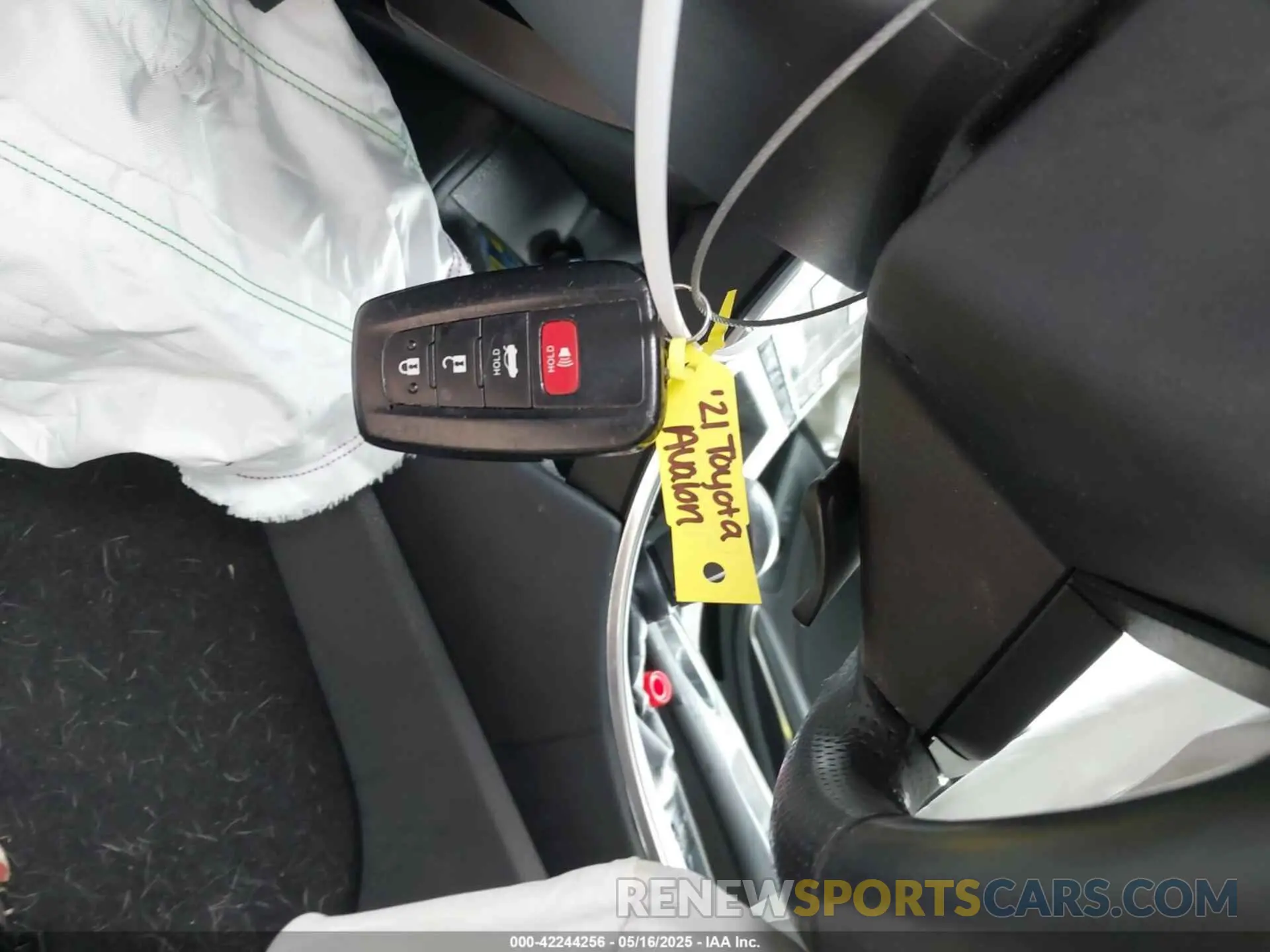 11 Photograph of a damaged car 4T1EA1AB0MU005265 TOYOTA AVALON 2021