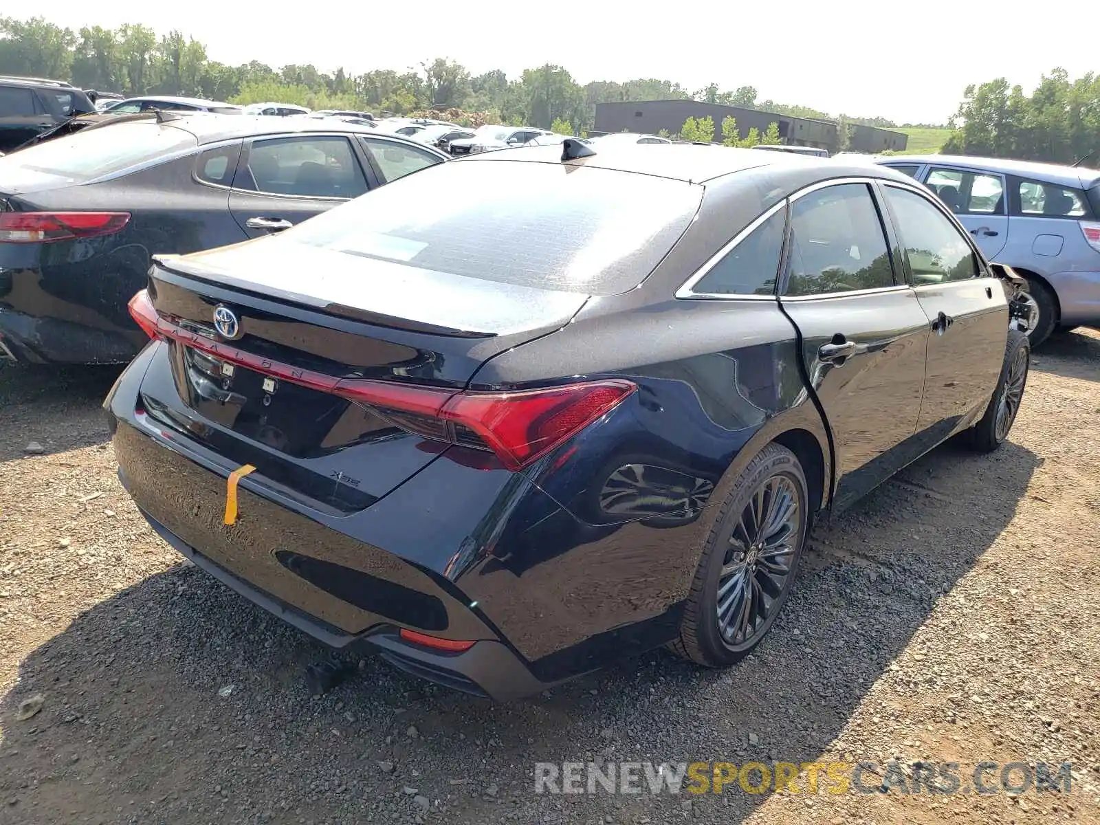 4 Photograph of a damaged car 4T1EA1AB3MU004269 TOYOTA AVALON 2021