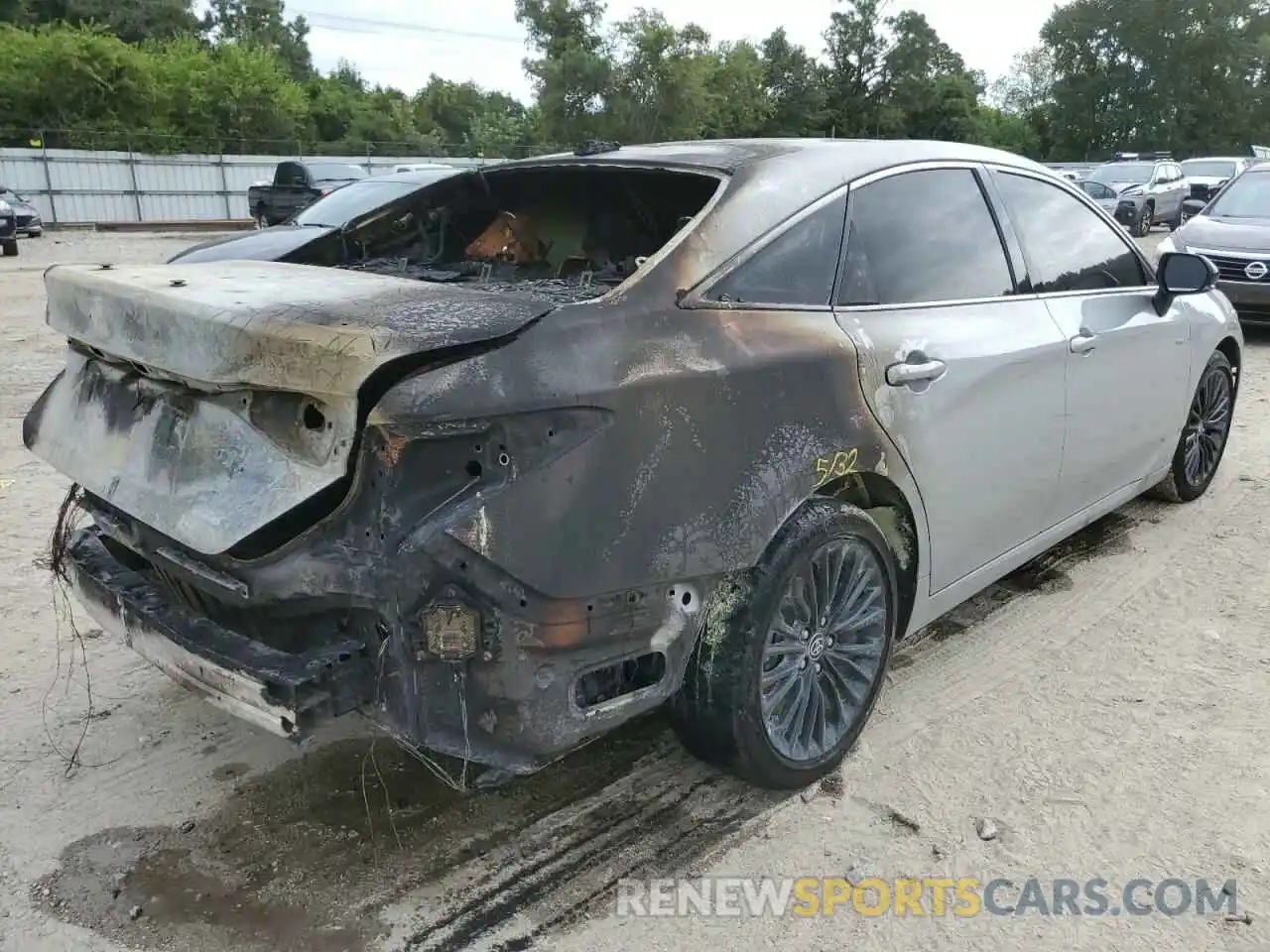 4 Photograph of a damaged car 4T1EA1AB7MU008549 TOYOTA AVALON 2021