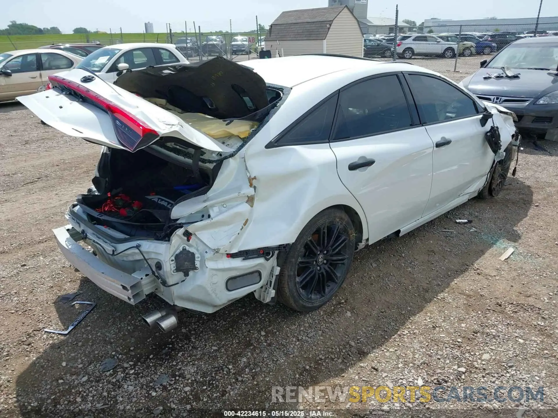 4 Photograph of a damaged car 4T1EZ1FB4MU059332 TOYOTA AVALON 2021