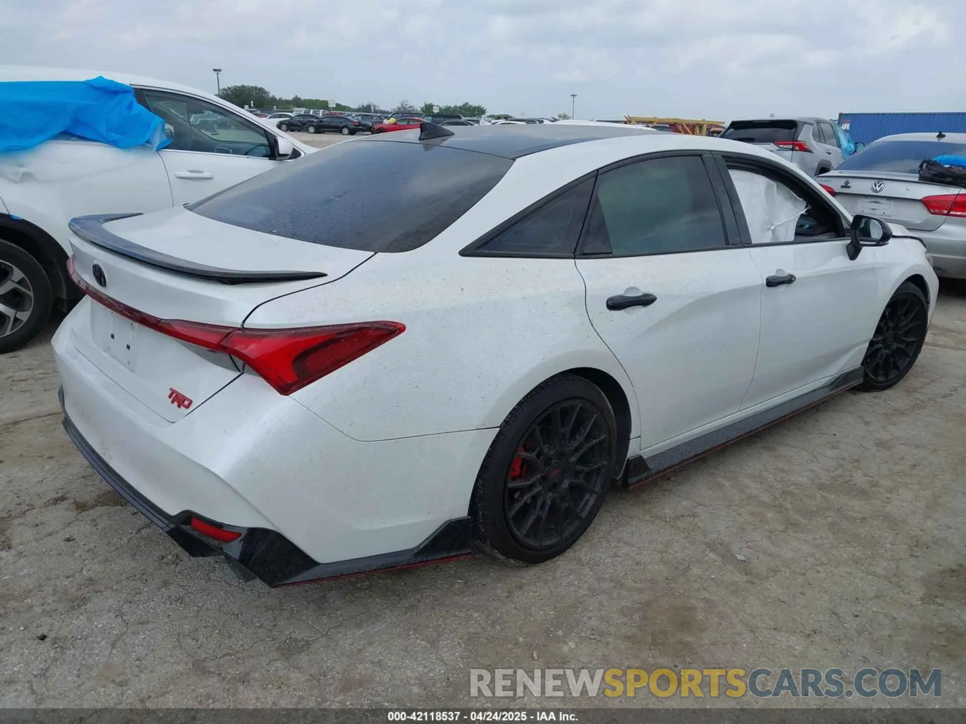 4 Photograph of a damaged car 4T1FZ1FB1MU057347 TOYOTA AVALON 2021