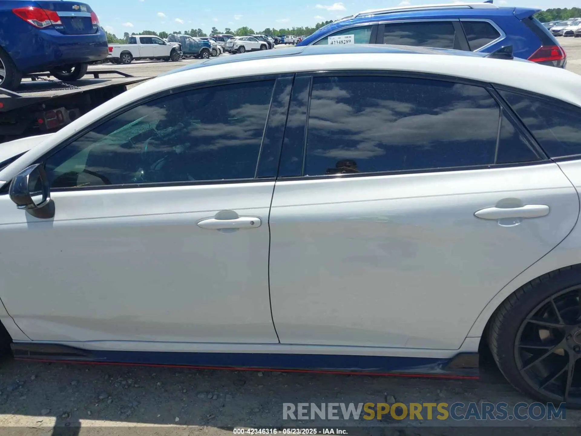 14 Photograph of a damaged car 4T1FZ1FB3MU056572 TOYOTA AVALON 2021