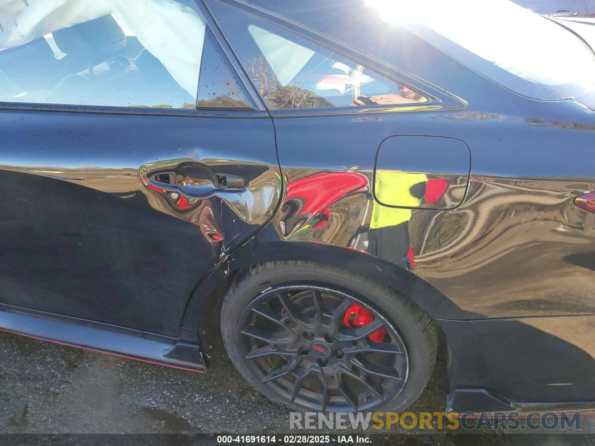 18 Photograph of a damaged car 4T1FZ1FB9MU060271 TOYOTA AVALON 2021