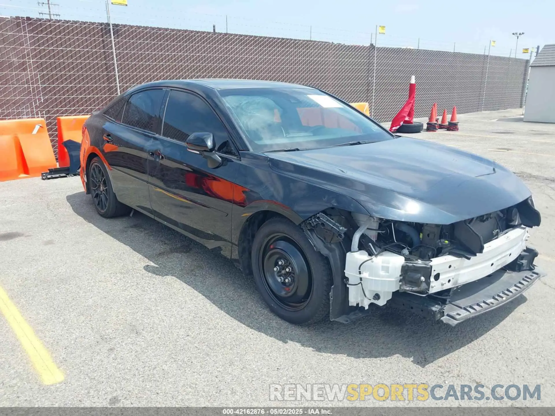 1 Photograph of a damaged car 4T1FZ1FBXMU070548 TOYOTA AVALON 2021