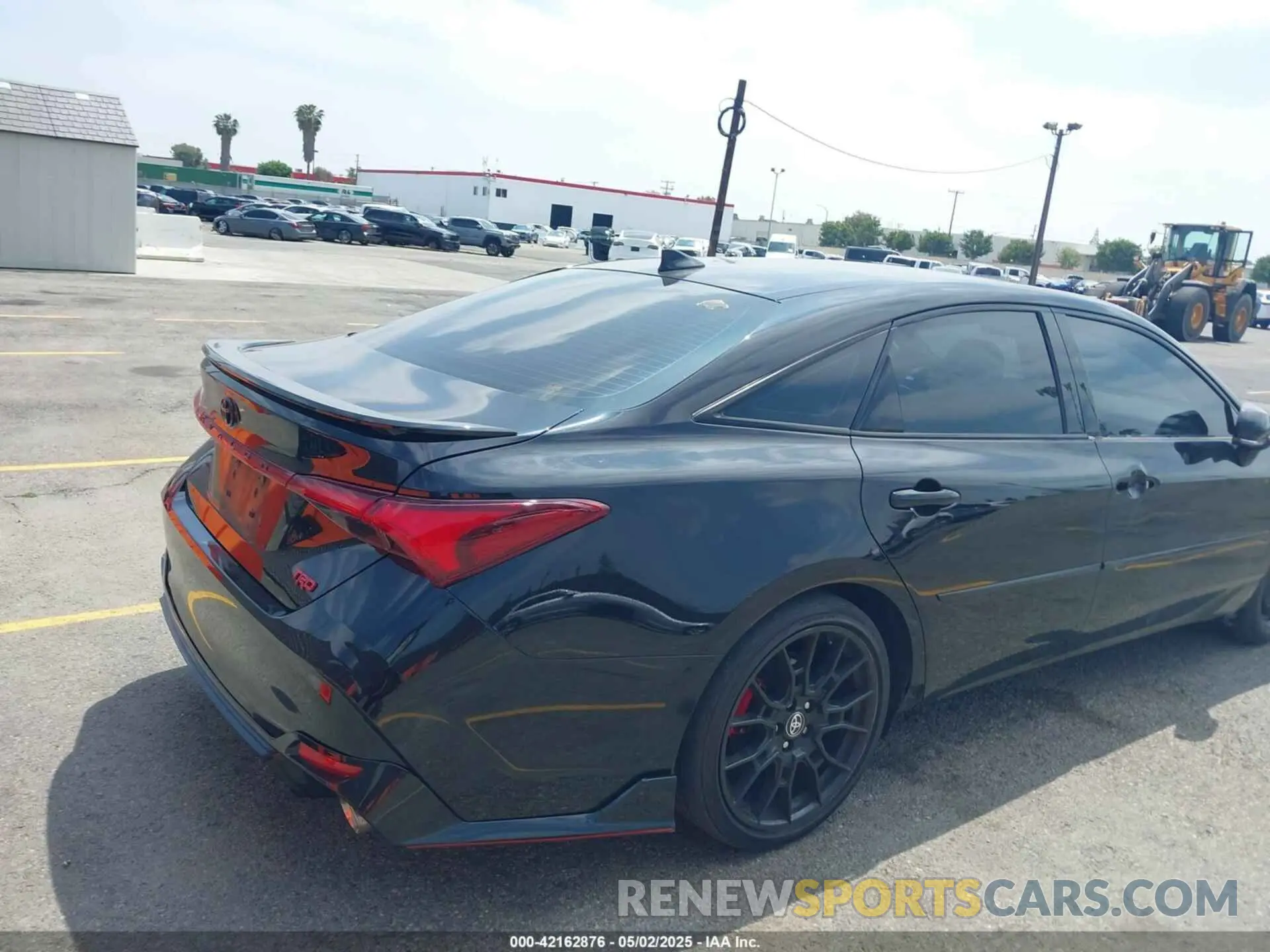 4 Photograph of a damaged car 4T1FZ1FBXMU070548 TOYOTA AVALON 2021