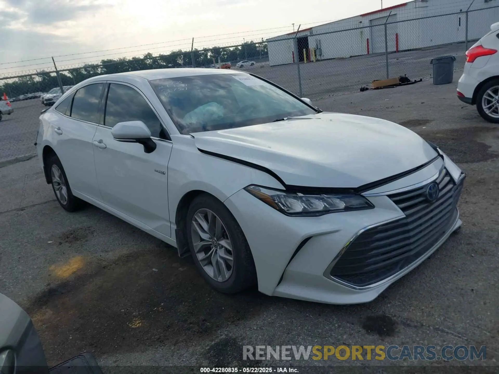 1 Photograph of a damaged car 4T1JA1AB0MU007581 TOYOTA AVALON 2021