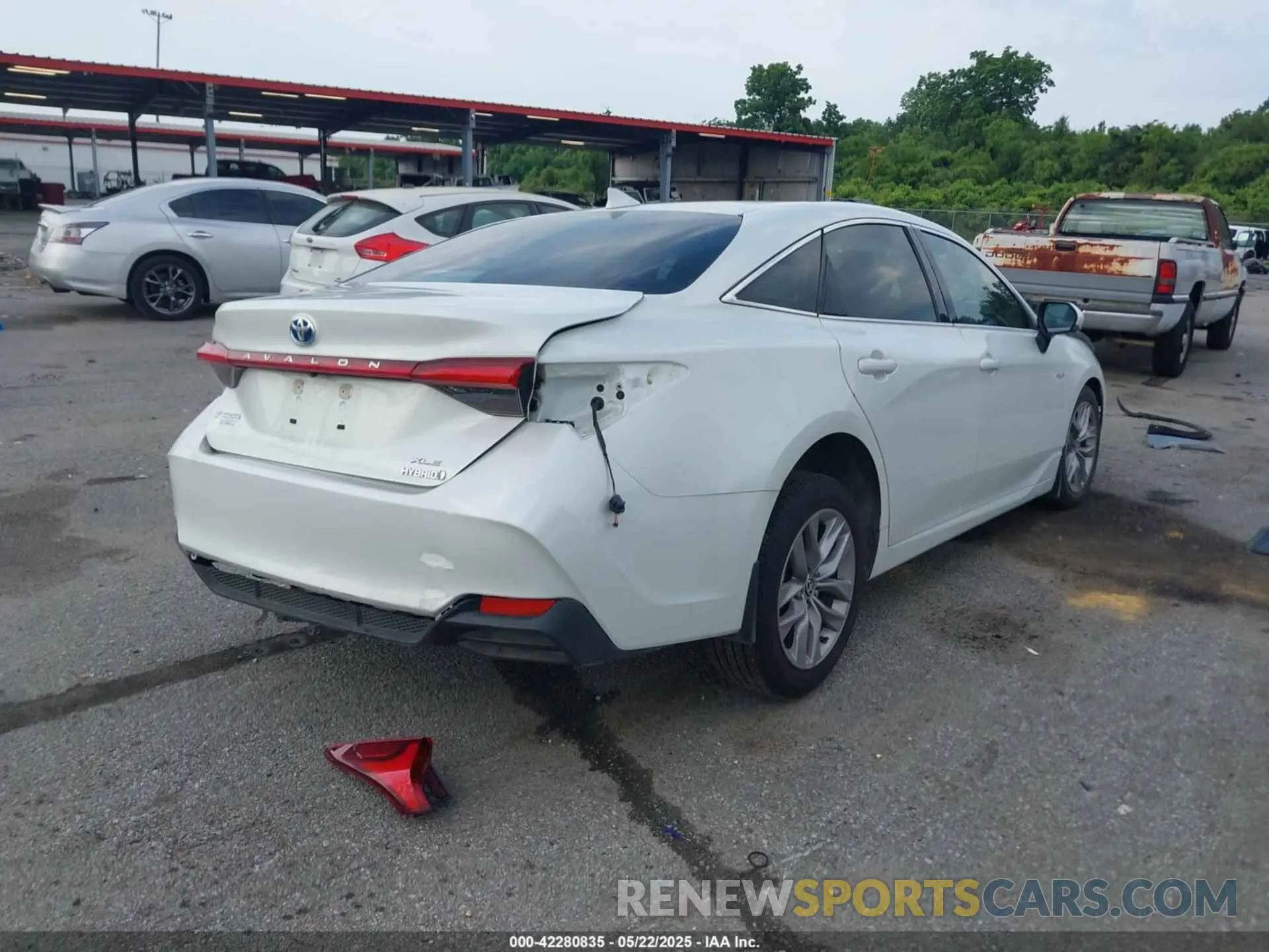 4 Photograph of a damaged car 4T1JA1AB0MU007581 TOYOTA AVALON 2021