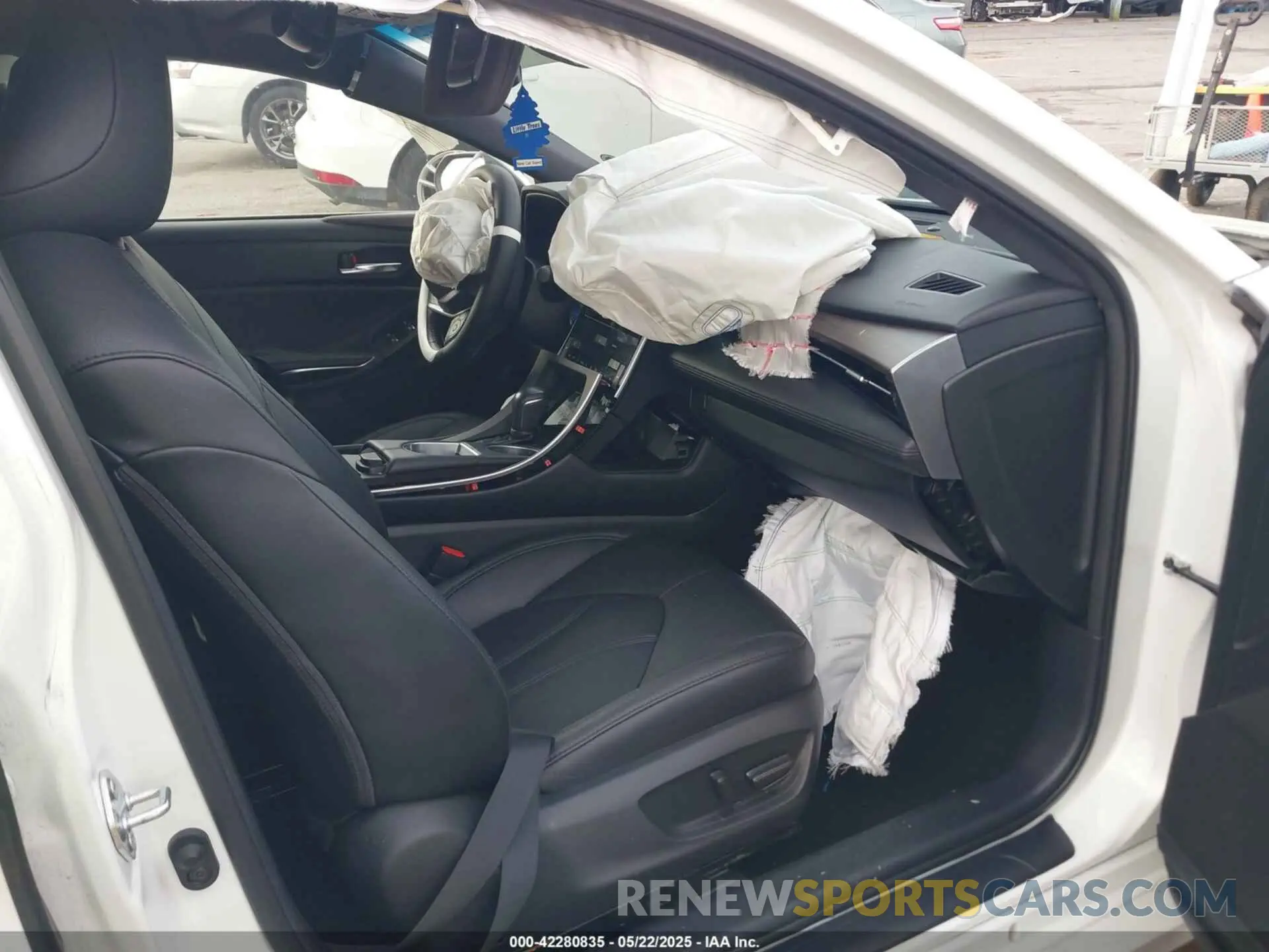 5 Photograph of a damaged car 4T1JA1AB0MU007581 TOYOTA AVALON 2021
