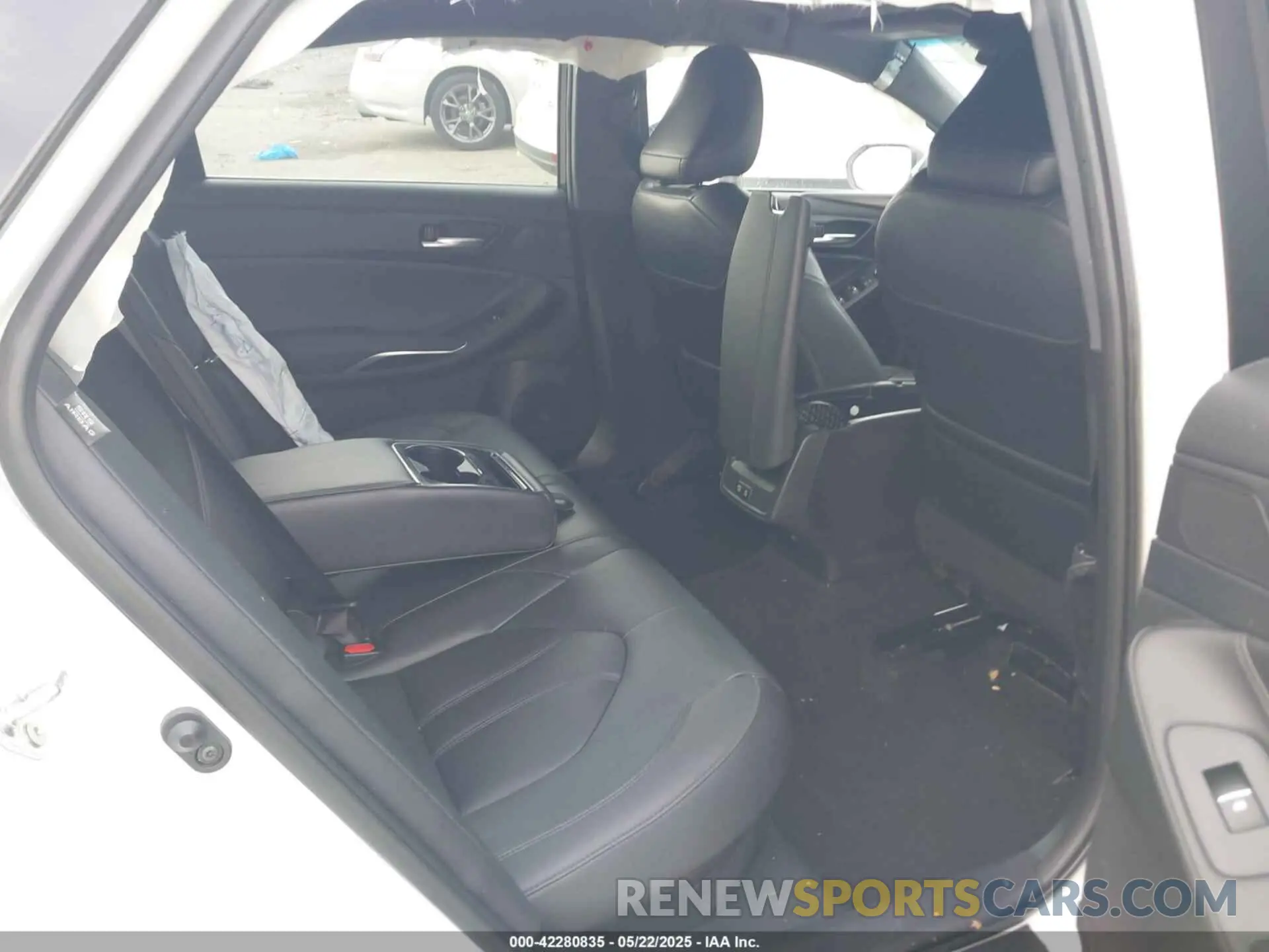 8 Photograph of a damaged car 4T1JA1AB0MU007581 TOYOTA AVALON 2021