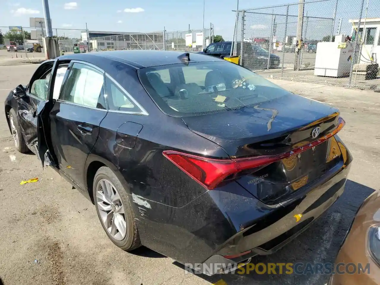 3 Photograph of a damaged car 4T1JZ1FB0MU057415 TOYOTA AVALON 2021